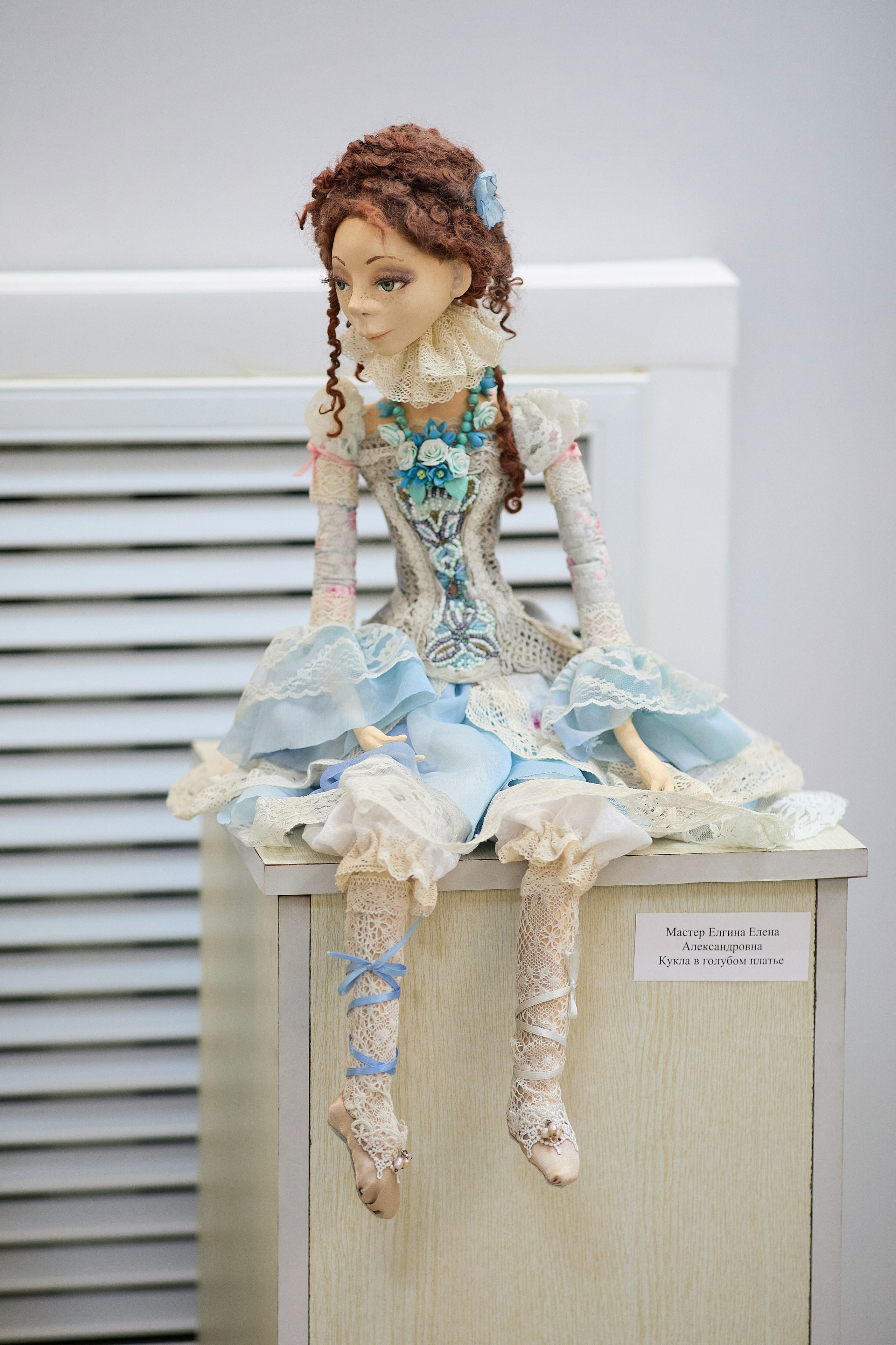 Кукла в голубом платье - поделка ручной работы на выставке "Зимняя сказка" в 2025 году