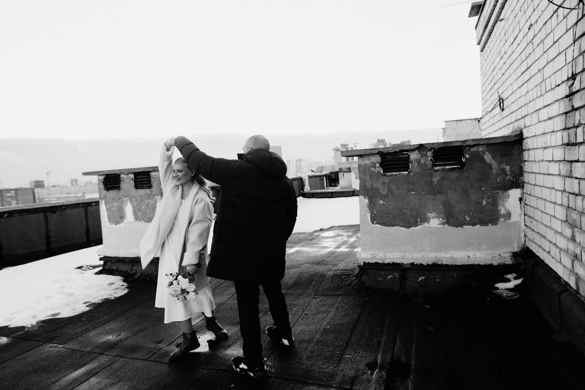 Свадебный фотограф в Тюмени — Фотосессия Максима и Лизы на крыше и в студии. Портретный фотограф Тюмень Дарья Мустафина