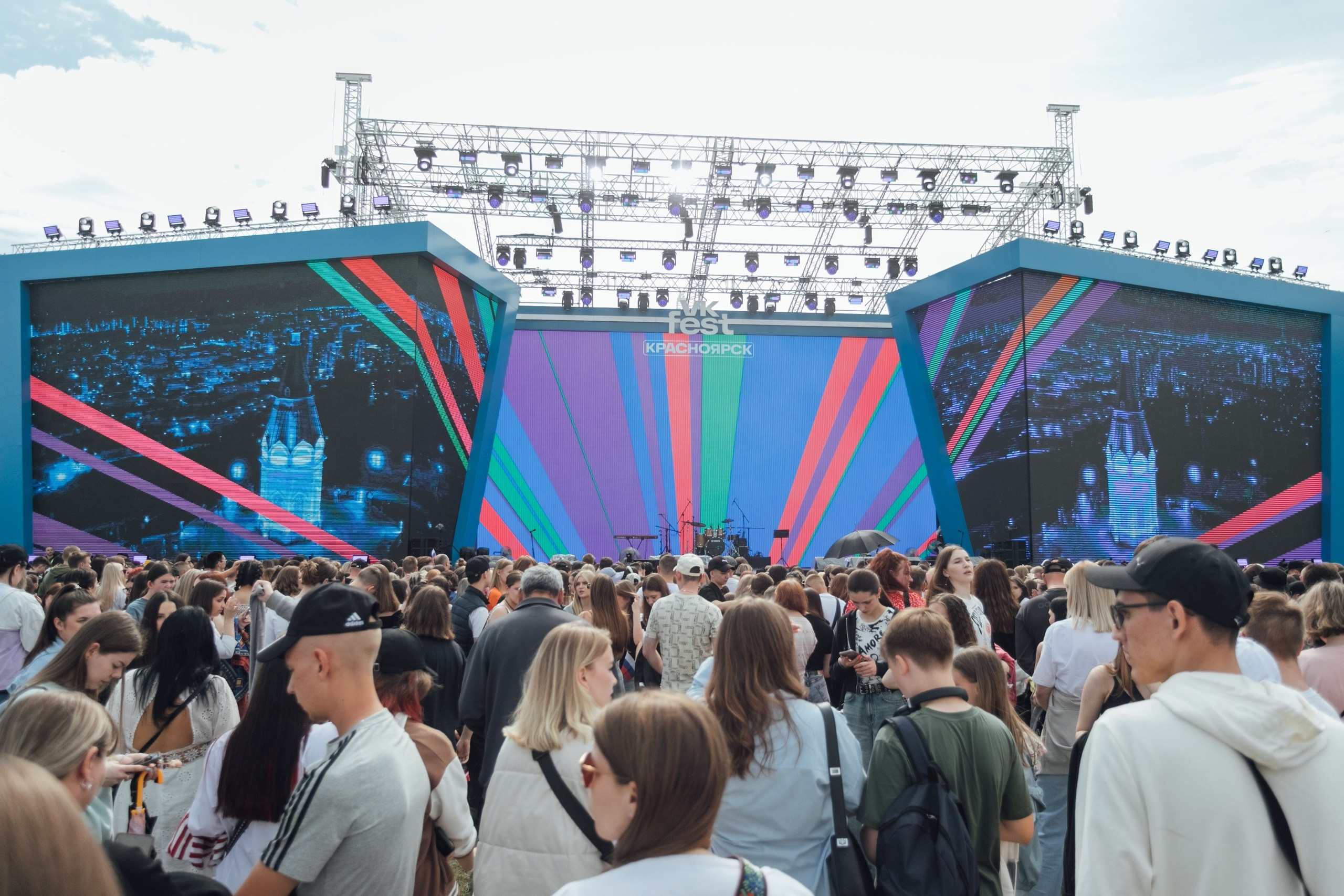 Vk Fest 2024 в Красноярске @ Остров Татышев. Репортажный фотограф Максим Полянский. Москва, Санкт-Петербург, Красноярск