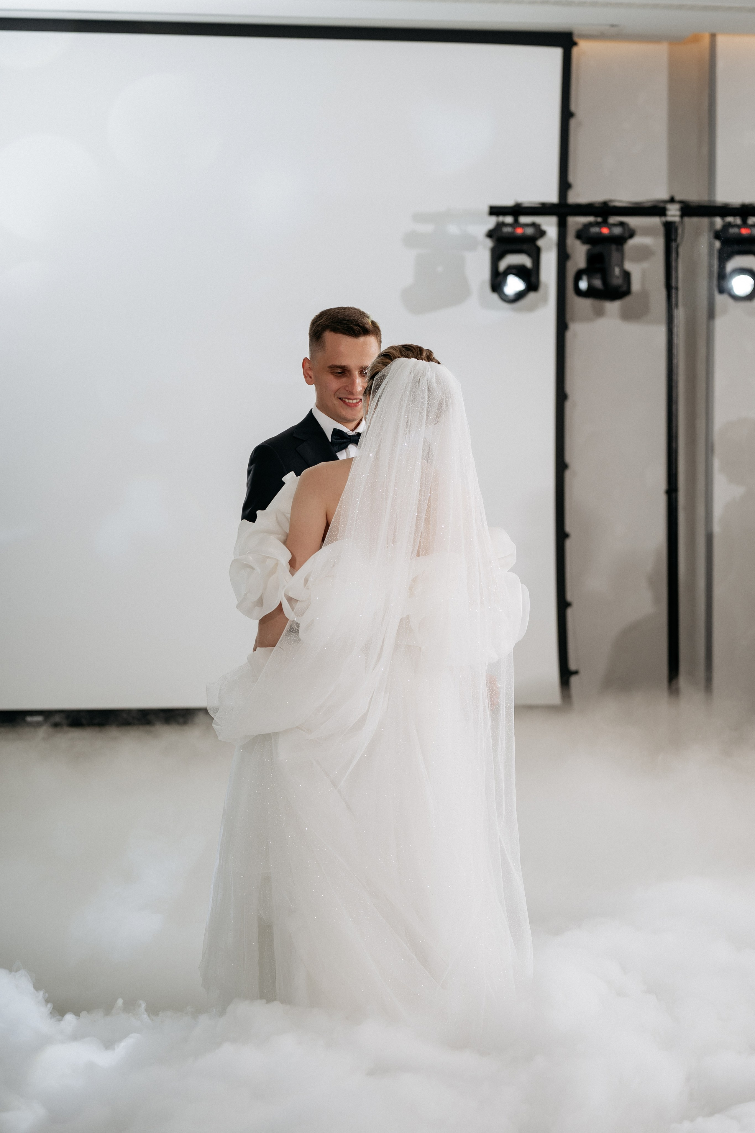 Фотограф Новороссийск - первый свадебный танец жениха и невесты.