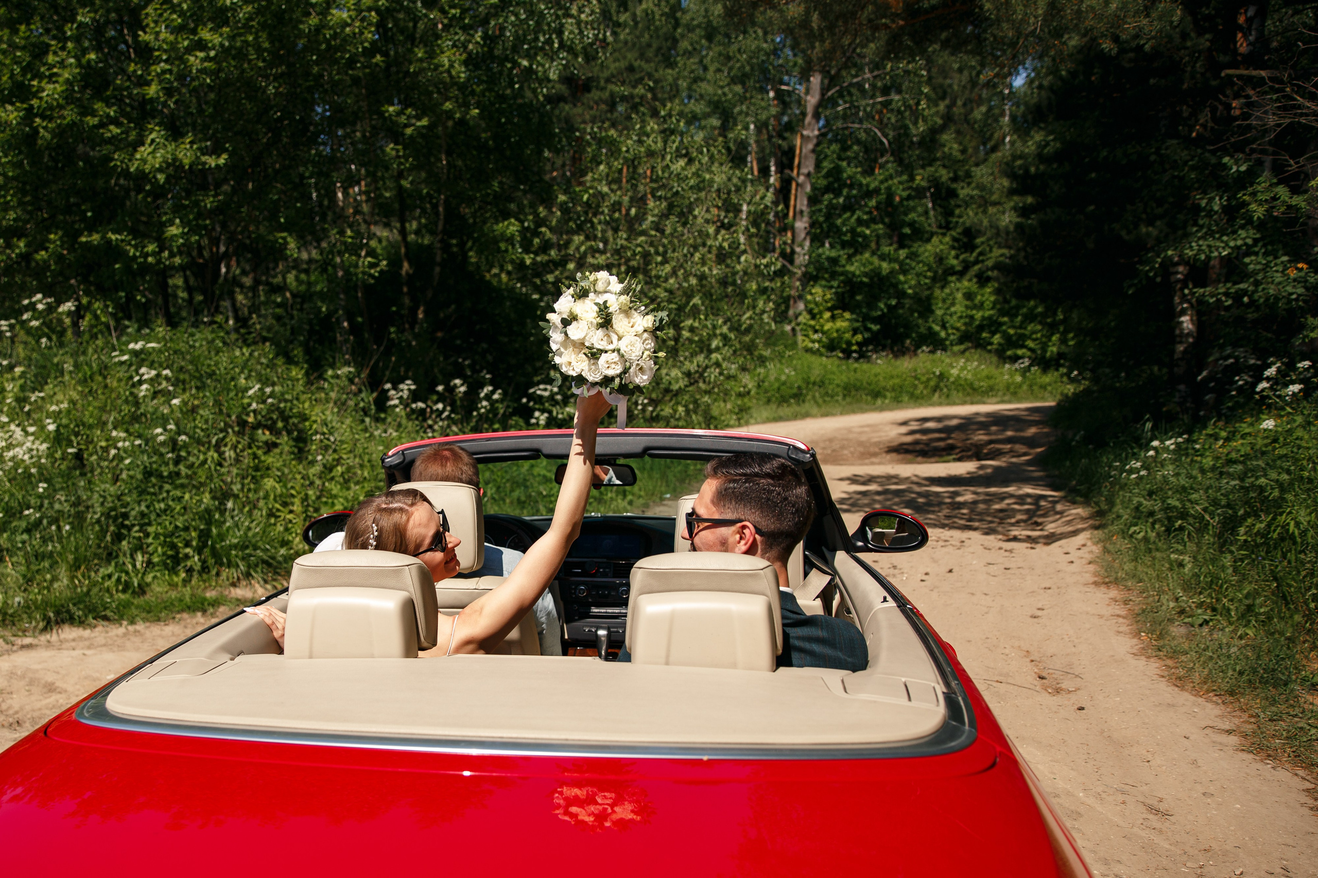 Свадебная фотосессия с кабриолетом и в загородном клубе Artiland. Свадебный фотограф Москва и МО Сергей Киржаев