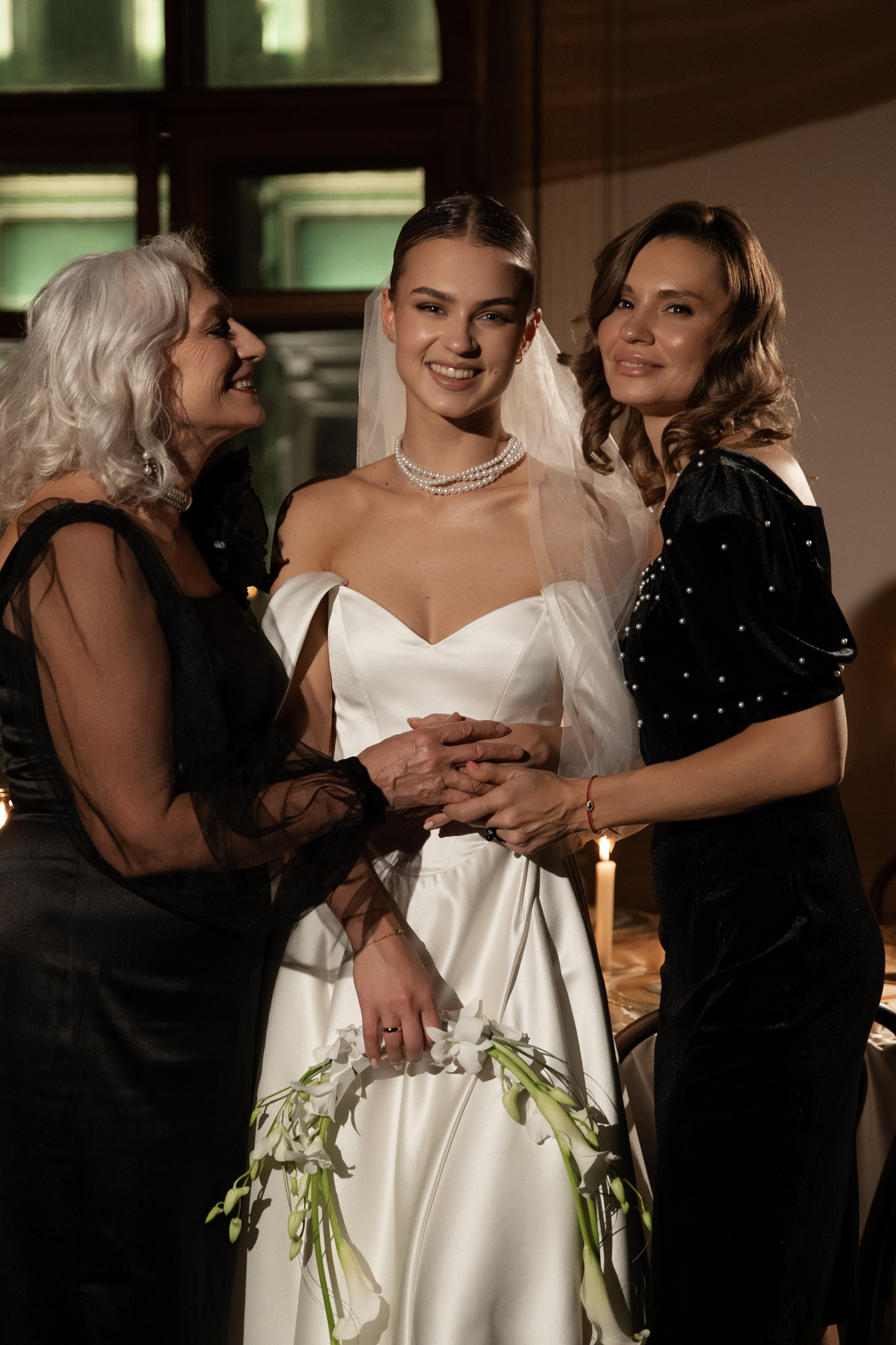 Камерный свадебный ужин при свечах в старинном особняке в фотостудии 21. Kult. Ярослава Ерина — свадебный фотограф в Москве