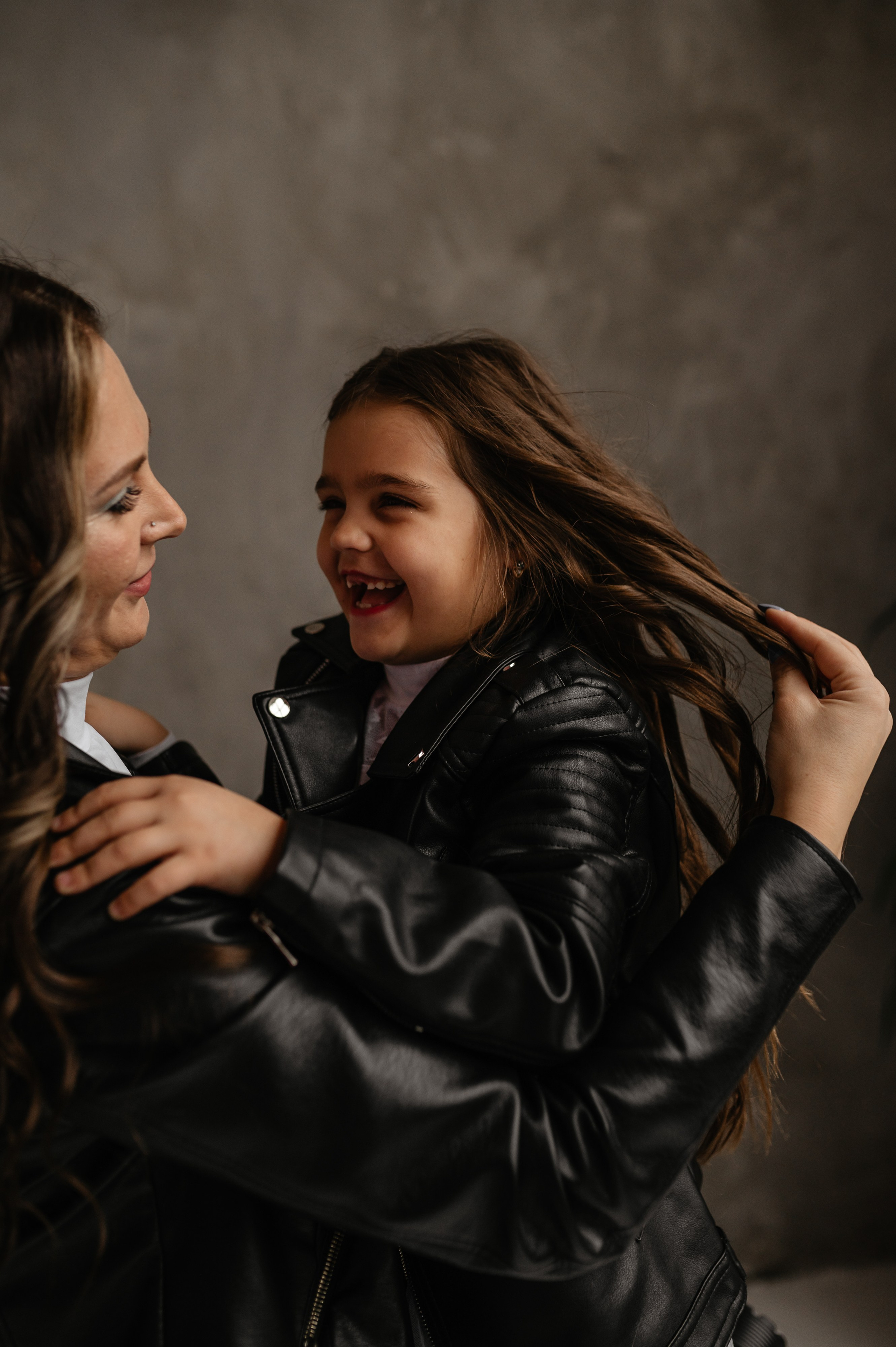 Мама и дочка в студии. Главная