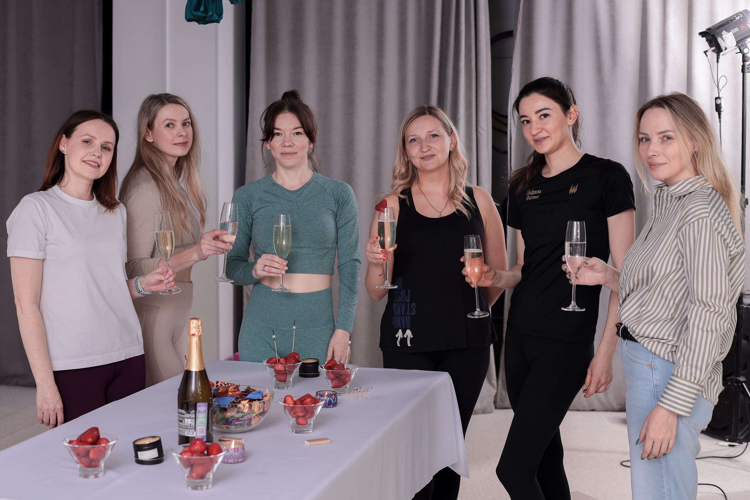 Арт-терапия + аэройога. Фотограф Надршина Лилия