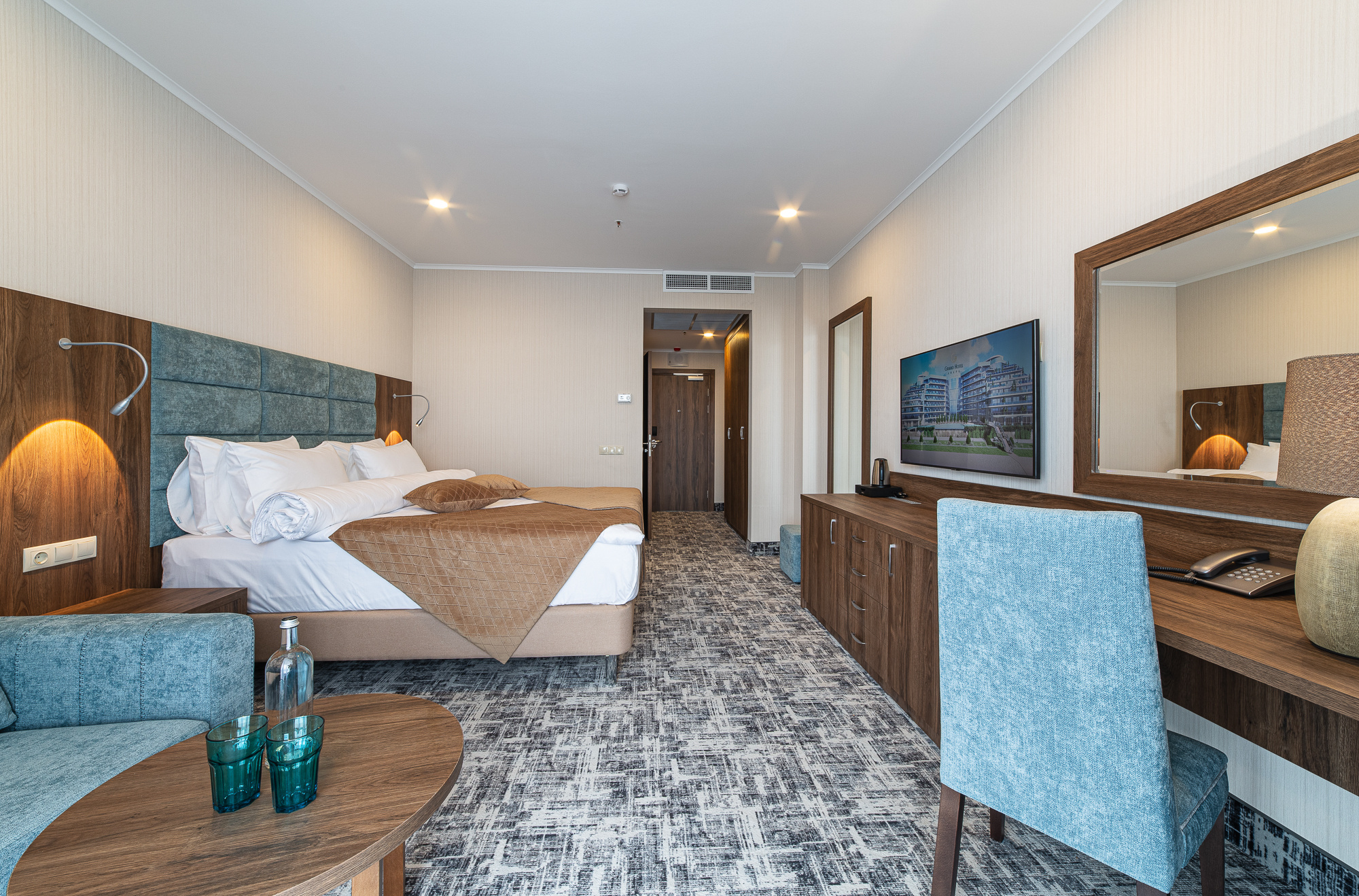 Renatphoto-Профессиональная фотосъёмка отелей под ключ в Анапе. Профессиональная фотосъёмка интерьеров, предметная фотосессия еды для меню г. Анапа