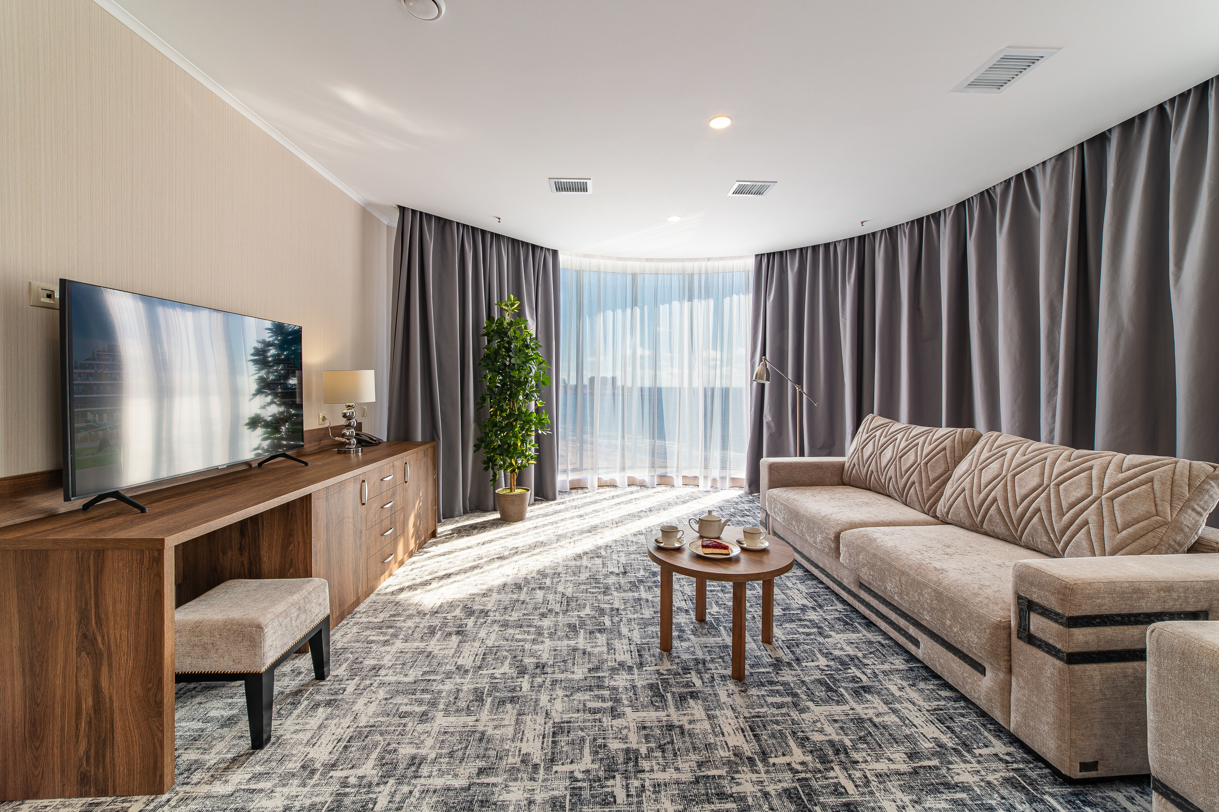 Renatphoto-Профессиональная фотосъёмка отелей под ключ в Анапе. Профессиональная фотосъёмка интерьеров, предметная фотосессия еды для меню г. Анапа