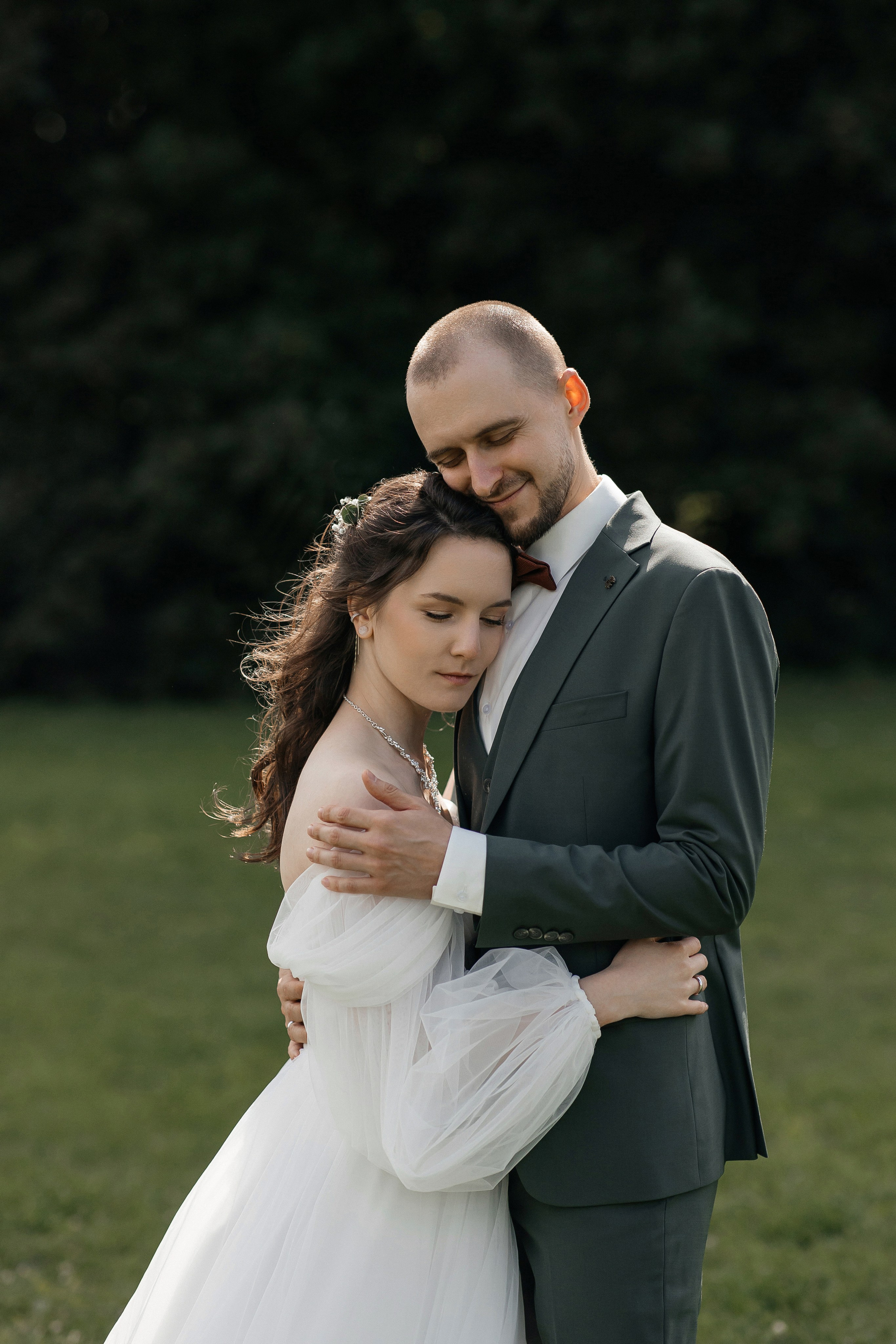 Свадебная фотосессия в Главном Ботаническом саду имени Цицина. Свадебный фотограф в Москве Дарья Олендарёва