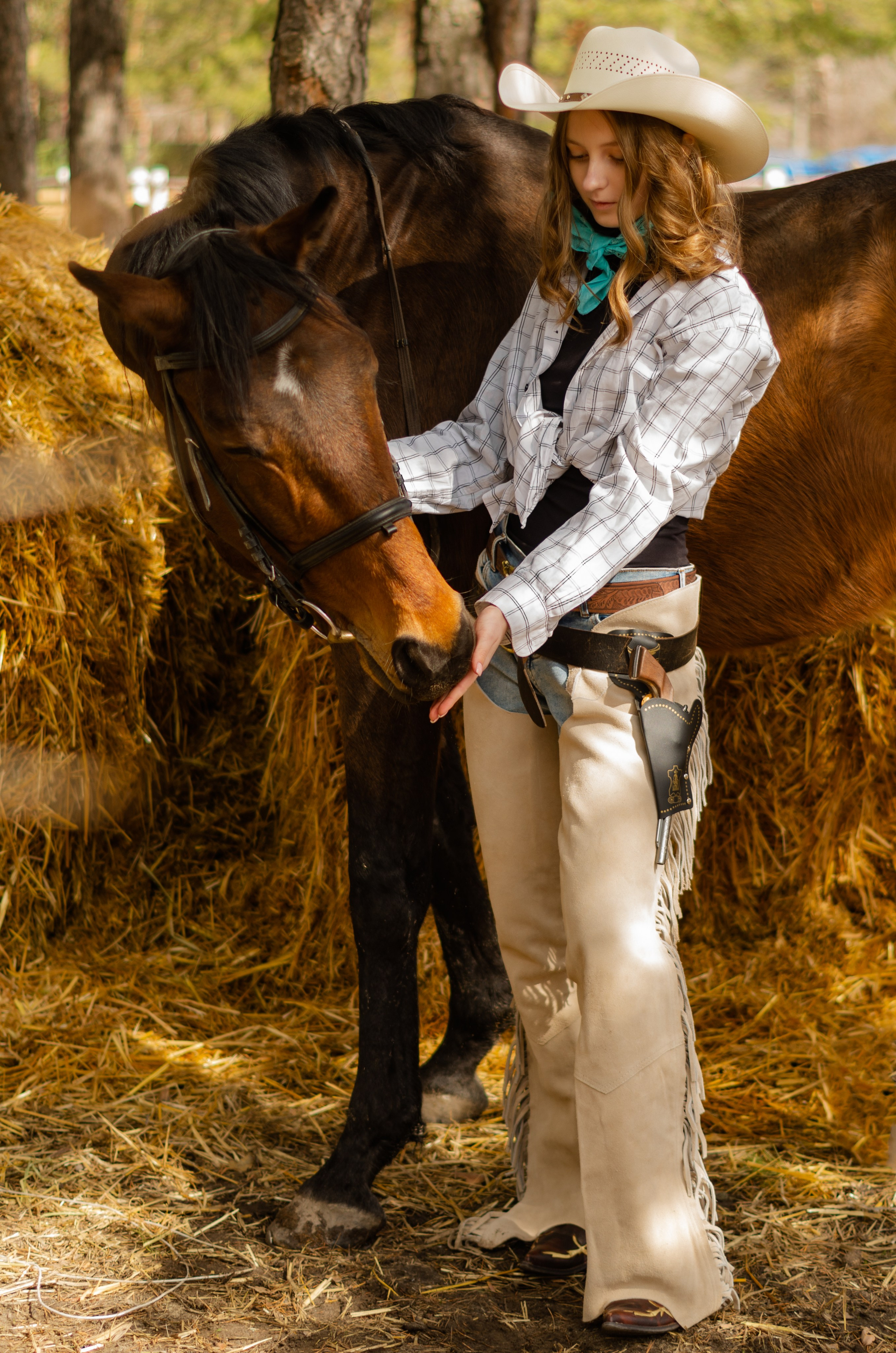 Ковбойская девчонка. Фотограф Марина Доглядная Челябинск фотосессии с лошадьми, мотоциклами