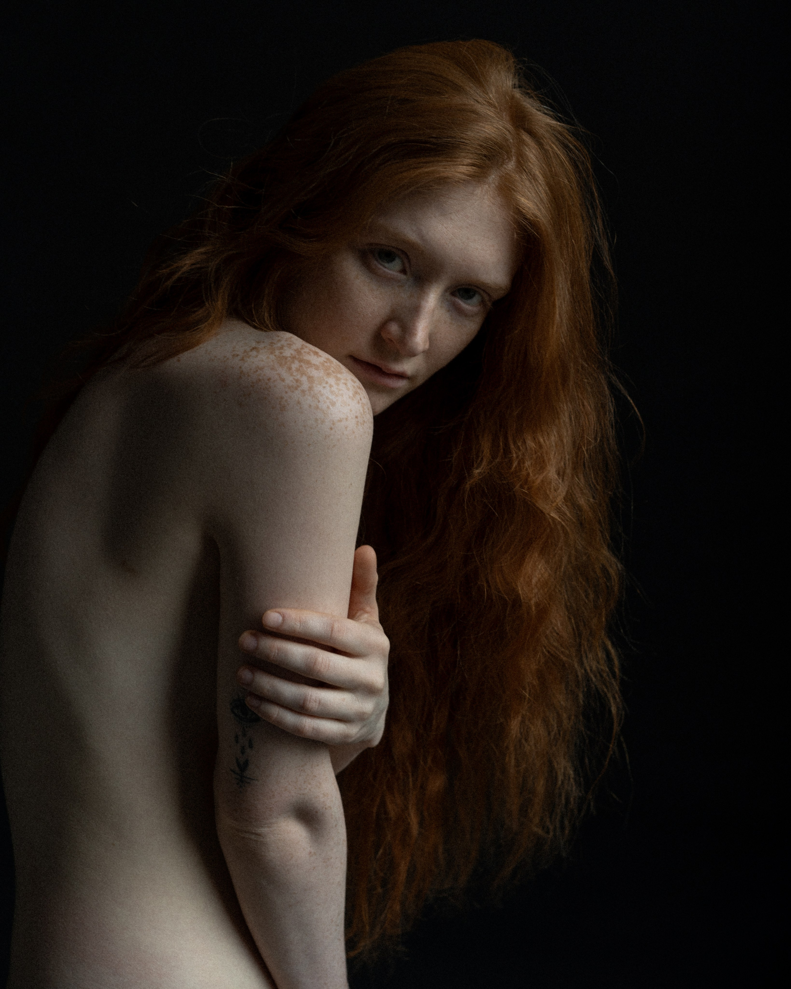 Съёмка ню в студии. Фотограф Елизавета Потешкина