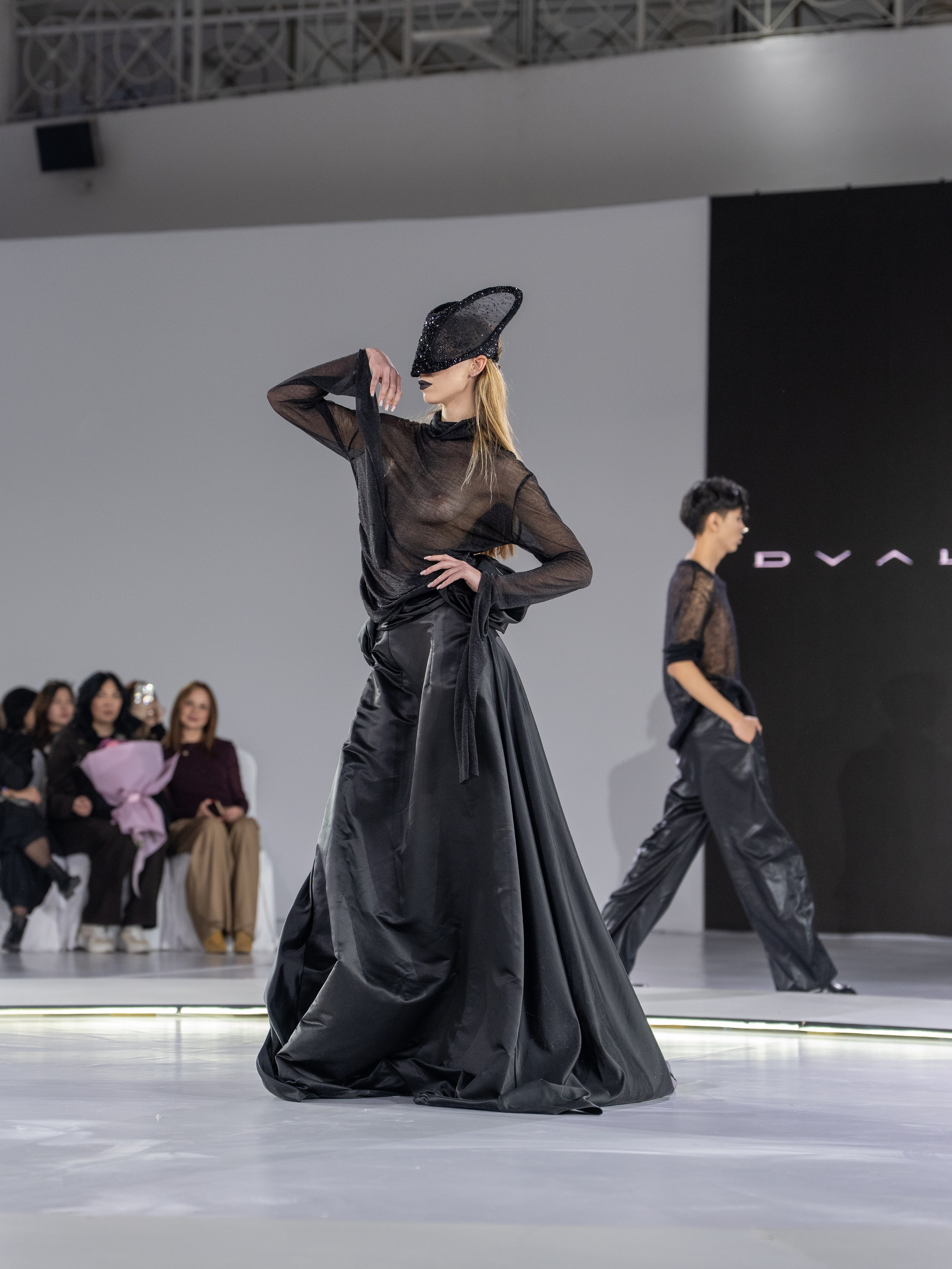 Дизайн DVALI. Сайт Алматинского НЮ АРТ, будуар и фэшн фотографа Дениса Карпенко