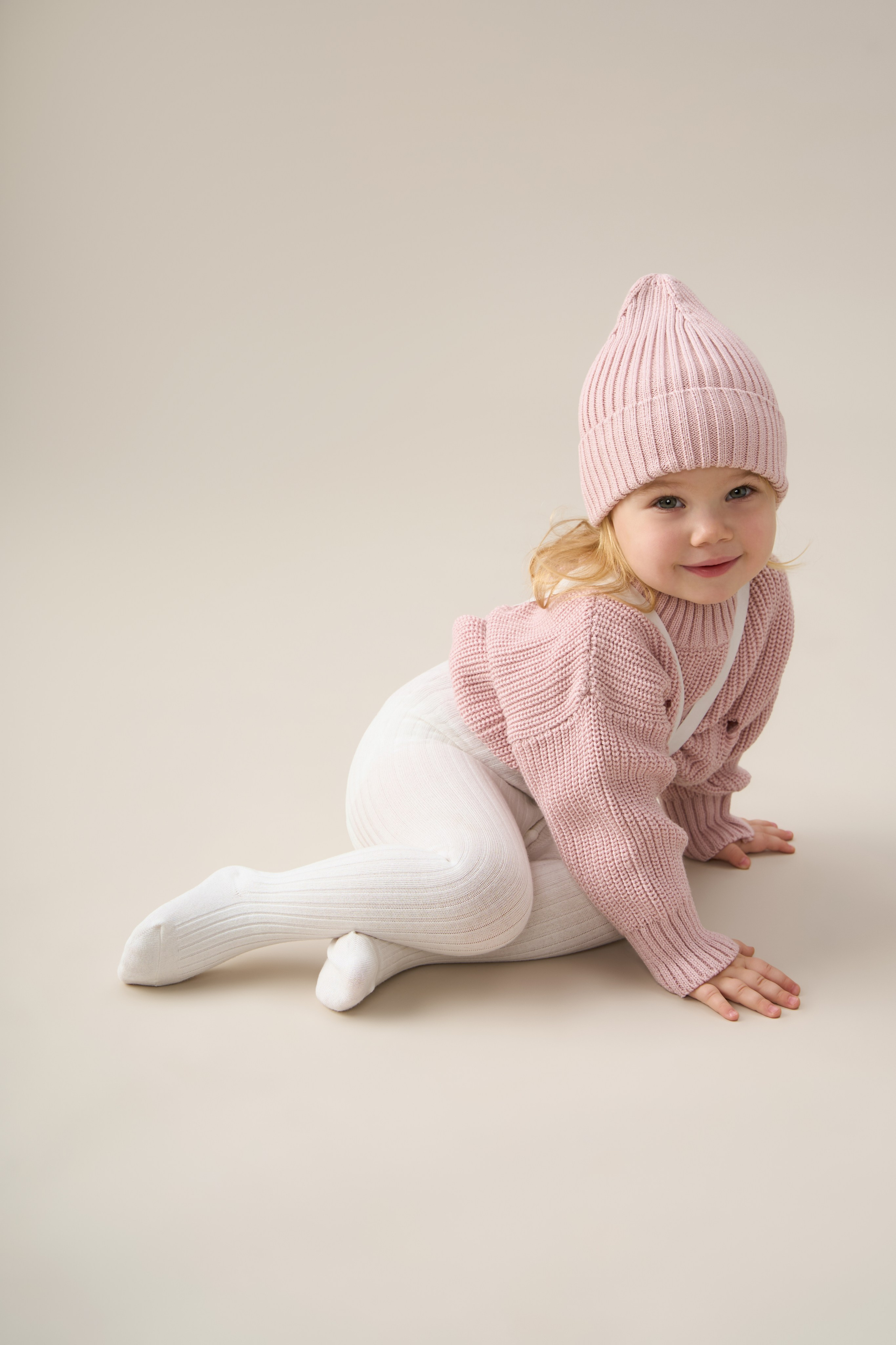 "Профессиональная детская фотосъемка для семейных портретов и воспоминаний""Высококачественная детская съемка новорожденных и малышей в студии""Рекламная детская фотосъемка для альбомов и подарков""Студийная детская съемка с креативными декорациями и позами""Коммерческая детская фотосъемка для маркетинга детских товаров""Фотография детской съемки с акцентом на эмоции и улыбки""Семейная детская съемка для портфолио и социальных сетей""Профессиональная детская фотосъемка с мягким освещением""Рекламные фото детской съемки для сайтов и брошюр""Высокоточная детская съемка для воспоминаний и презентаций""Детская фотосъемка высокого разрешения для семейных альбомов""Коммерческая детская съемка с фокусом на радость и развитие""Студийная фотосъемка детской съемки для брендов и маркетинга""Фотографии детской съемки для подарков и увеличения клиентов""Профессиональная детская съемка для каталогов и семейных историй" "Профессиональная каталожная фотосъемка товаров для e-commerce и интернет-магазинов""Высококачественная каталожная съемка одежды и аксессуаров с белым фоном""Рекламная каталожная фотосъемка для маркетинга продуктов и брендов""Студийная каталожная съемка с детальной проработкой текстур и материалов""Коммерческая каталожная фотосъемка для каталогов и онлайн-платформ""Фотография каталожной съемки с акцентом на дизайн и презентацию товаров""Предметная каталожная съемка для увеличения продаж в e-commerce""Профессиональная каталожная фотосъемка с использованием студийного освещения""Рекламные фото каталожной съемки для сайтов и социальных сетей""Высокоточная каталожная съемка товаров для презентаций и брошюр""Каталожная фотосъемка высокого разрешения для онлайн-магазинов""Коммерческая каталожная съемка с фокусом на качество и детализацию""Студийная каталожная фотосъемка для брендов и ритейла""Фотографии каталожной съемки для маркетинговых кампаний""Профессиональная каталожная съемка для каталогов и увеличения конверсии"