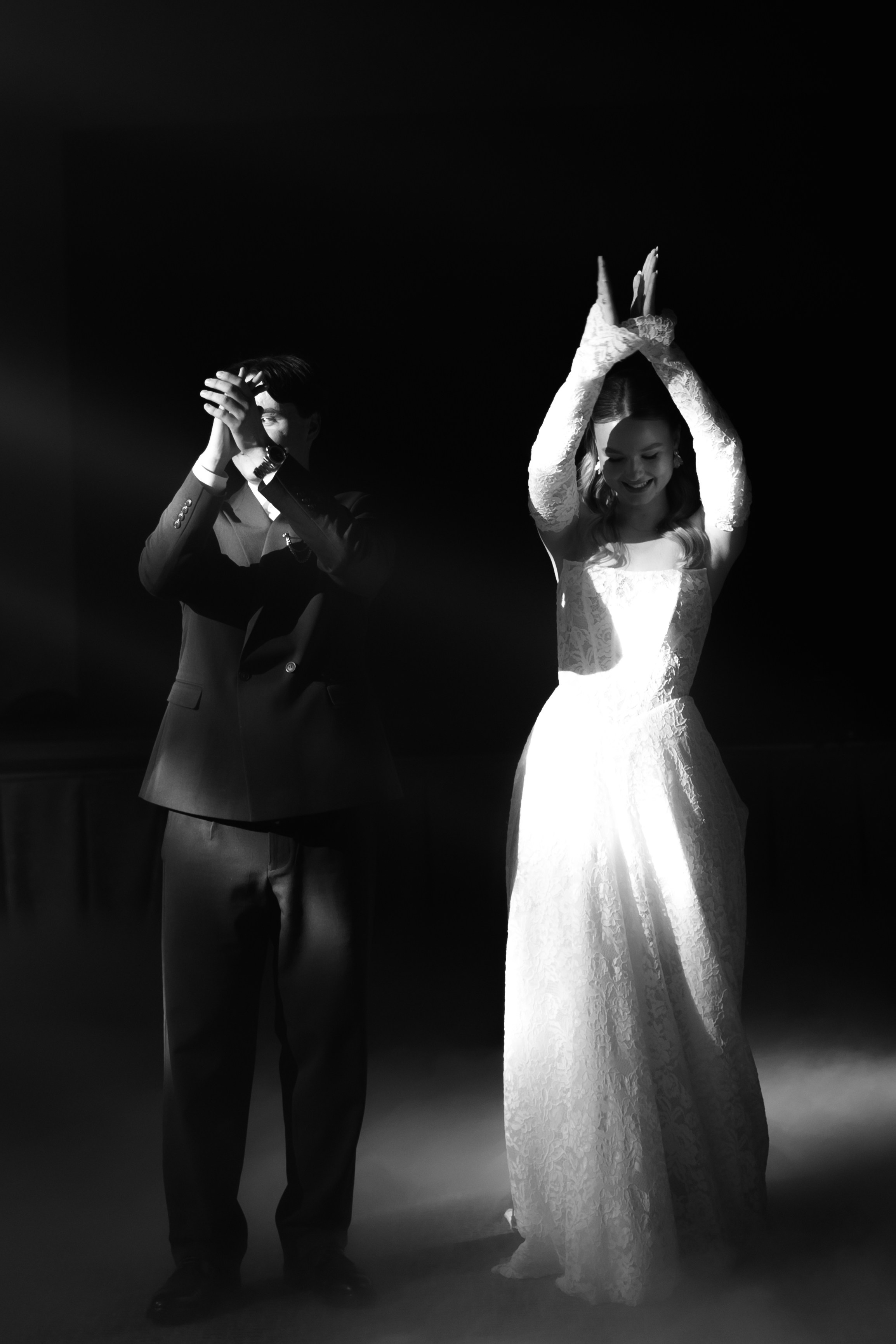 Таня и Тимур, утренние сборы в квартире и свадебный ужин. Фотограф любви в городе Казань