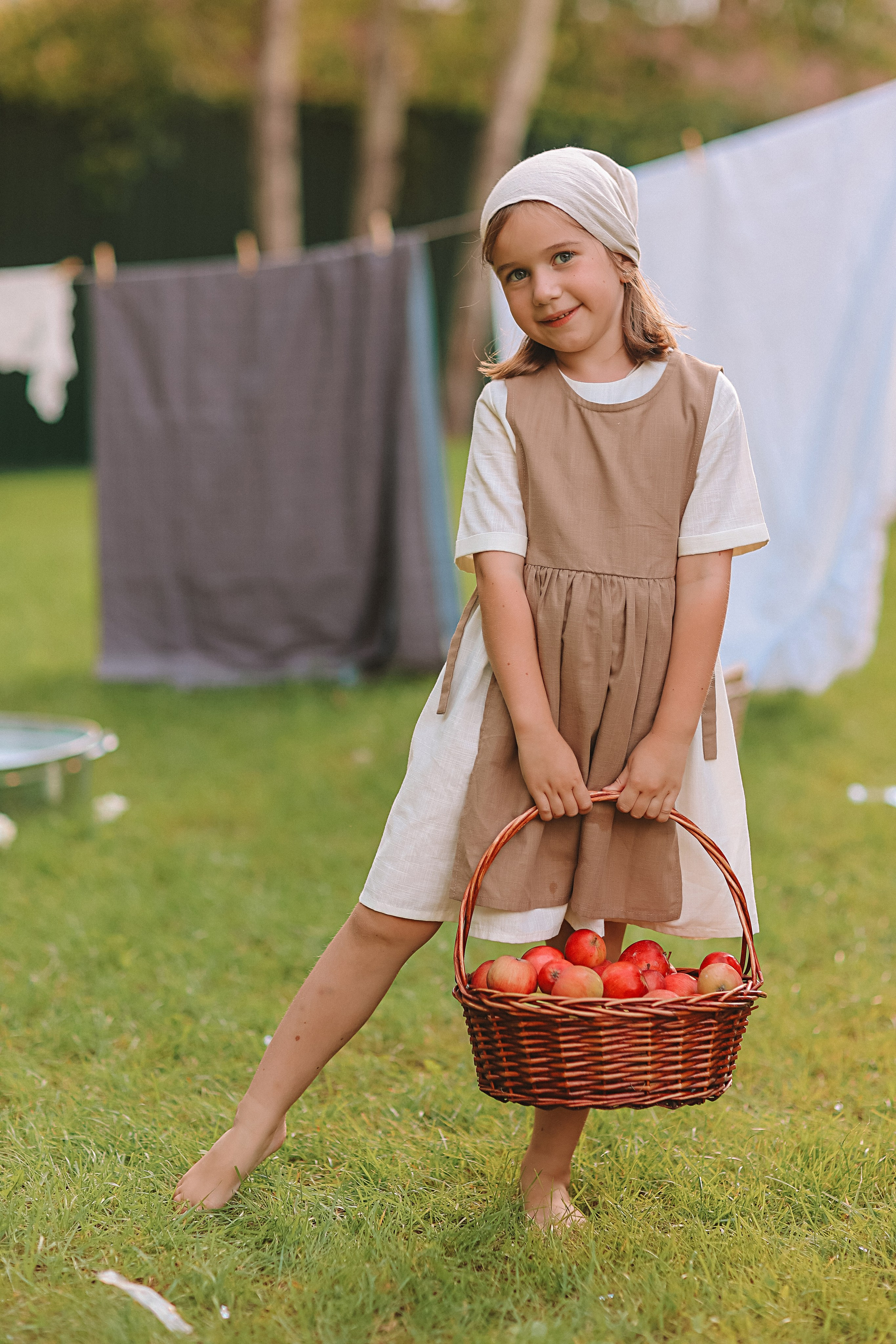 Стирка у дома. Семейный фотограф Тюмень, фотограф на роды Салмина Мария