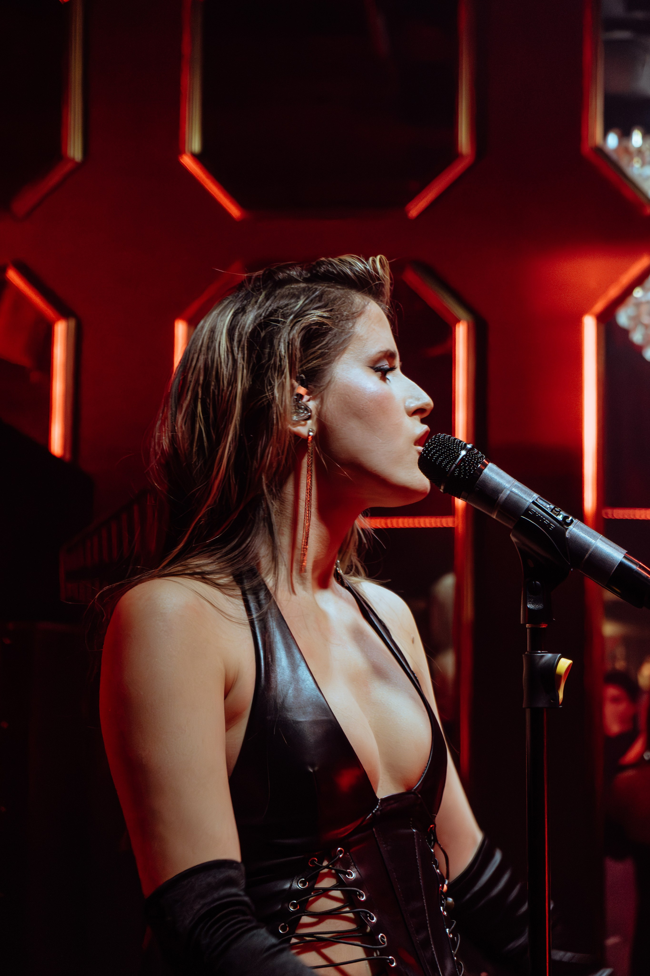 Репортжа с презинтации нового альбома певицы Elvira T — Ядовитая. Неразбитая. Никита Скрипник — ТЕАТР В СТИЛЕ ФЭШН