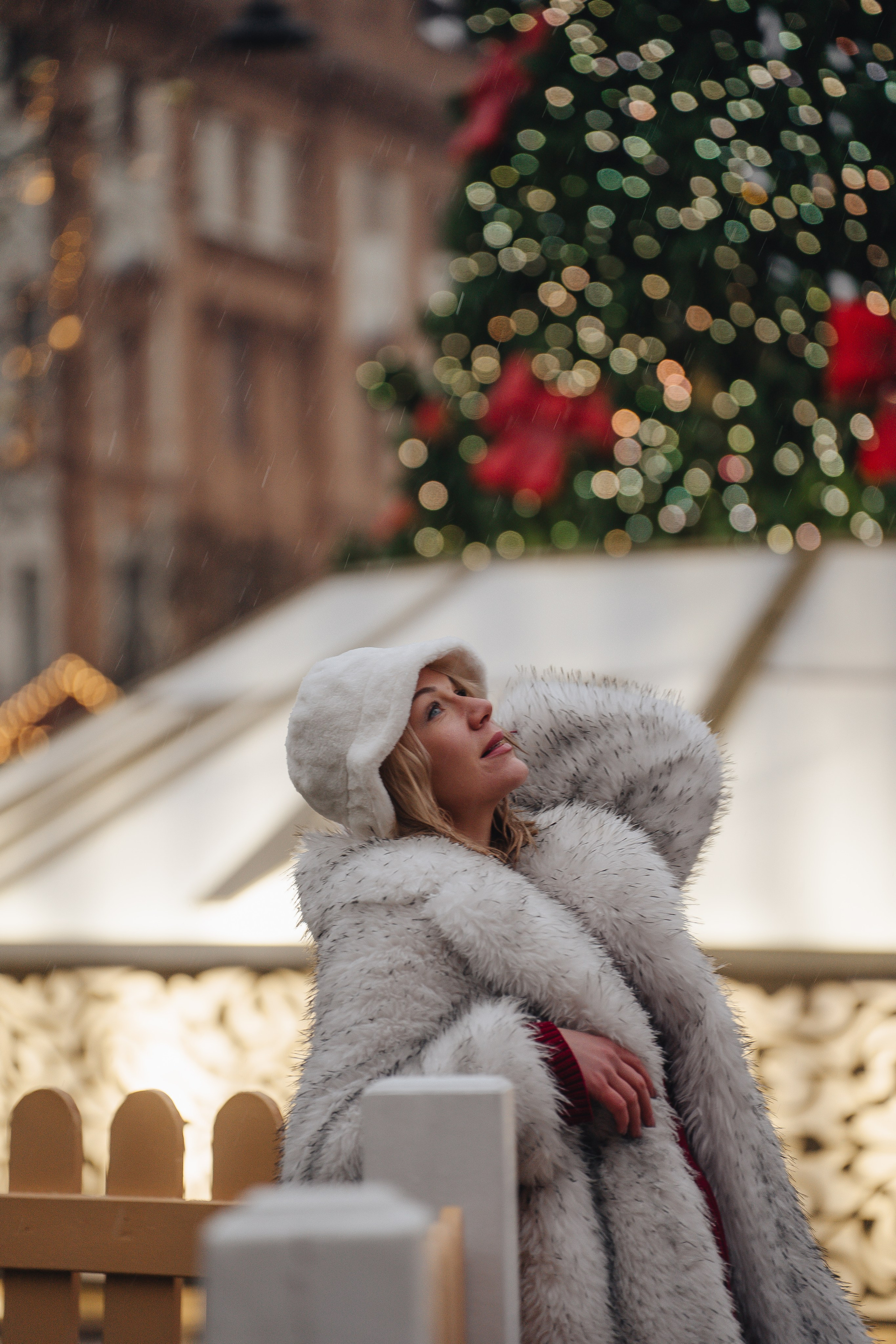ПРОГУЛКА НА МАНЕЖНОЙ ПЛОЩАДИ ДЛЯ ДЕВУШКИ ПЕРЕД НОВЫМ ГОДОМ (НОВОГОДНЯЯ ФОТОСЕССИИЯ НА МАНЕЖНОЙ ПЛОЩАДИ). Профессиональный фотограф, Санкт-Петербург — Виктория Богомолова