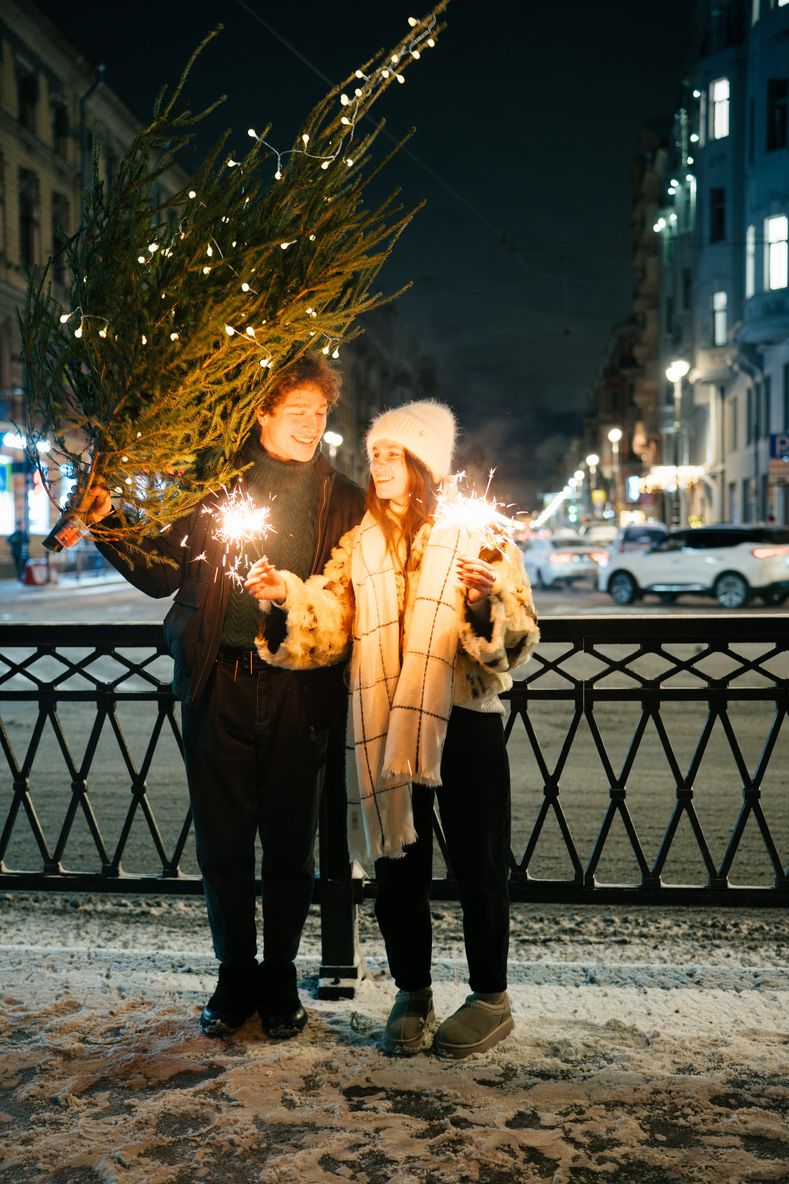 НОВОГОДНЯЯ ПРОГУЛКА ПАРЫ ПО ЧЕРНЫШЕВСКОЙ ПЕРЕД НОВЫМ ГОДОМ. Профессиональный фотограф, Санкт-Петербург — Виктория Богомолова