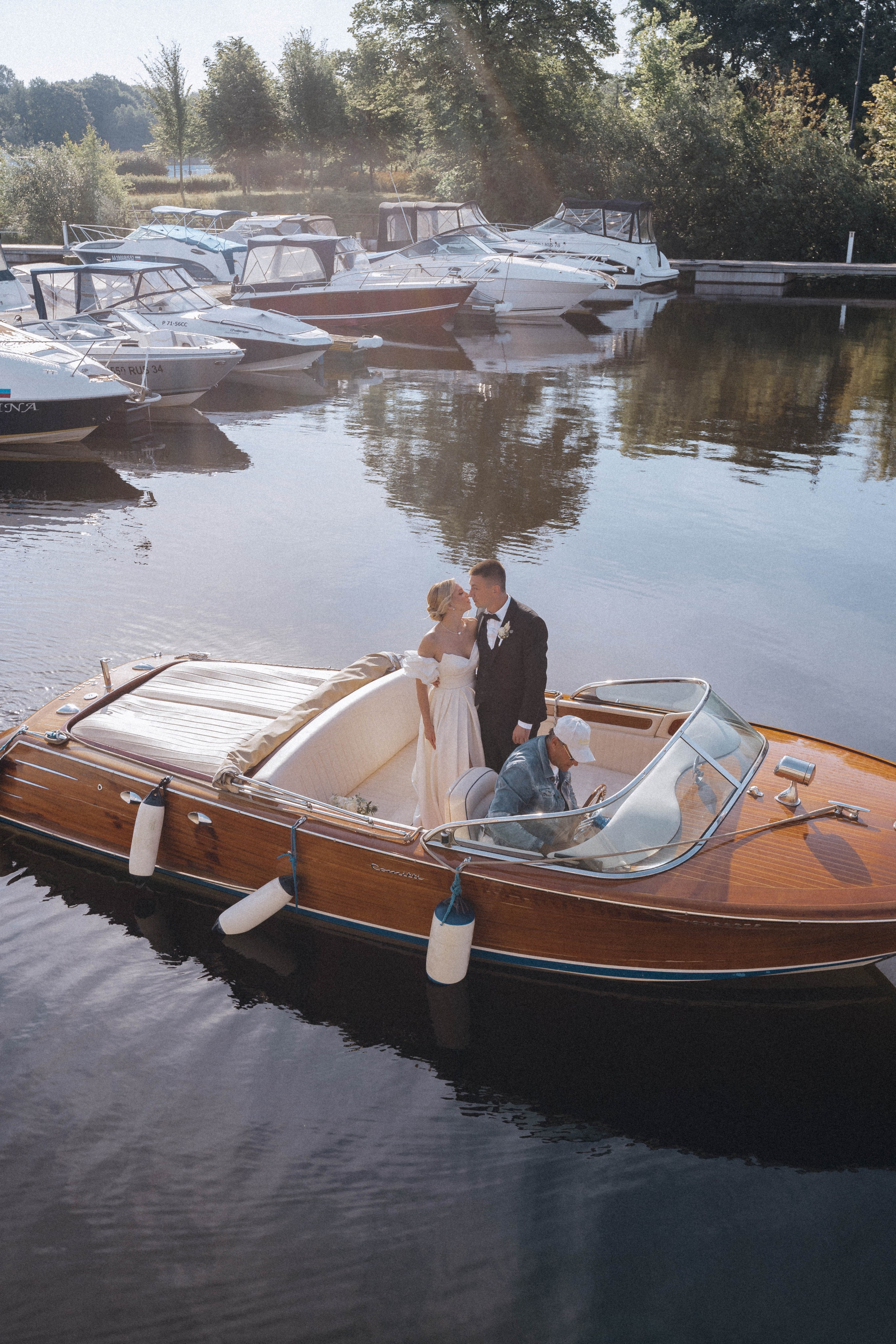 СВАДЕНБНАЯ СЬЕМКА НА КАТЕРЕ ПО КАНАЛАМ САНКТ-ПЕТЕРБУРГА И В АКВАТОРИИ НЕВЫ. Профессиональный фотограф, Санкт-Петербург — Виктория Богомолова
