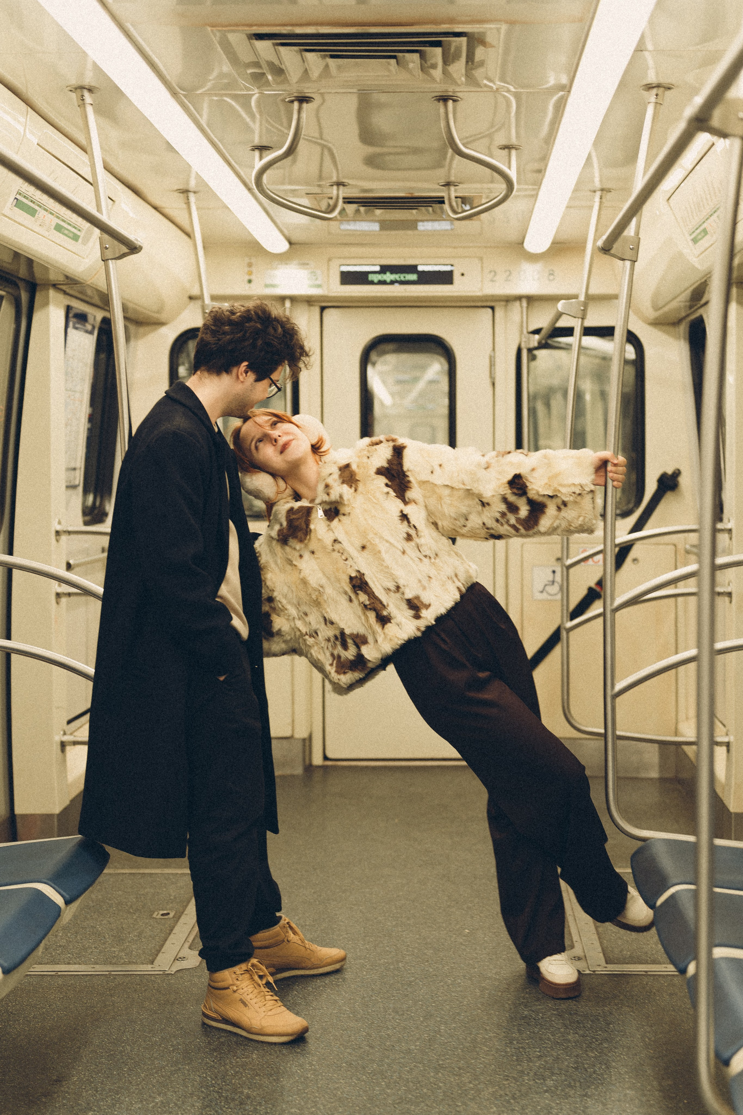 НОВОГОДНЯЯ ФОТОСЕСИИЯ ПАРЫ В МЕТРО ЛЮБОВЬ. Профессиональный фотограф, Санкт-Петербург — Виктория Богомолова