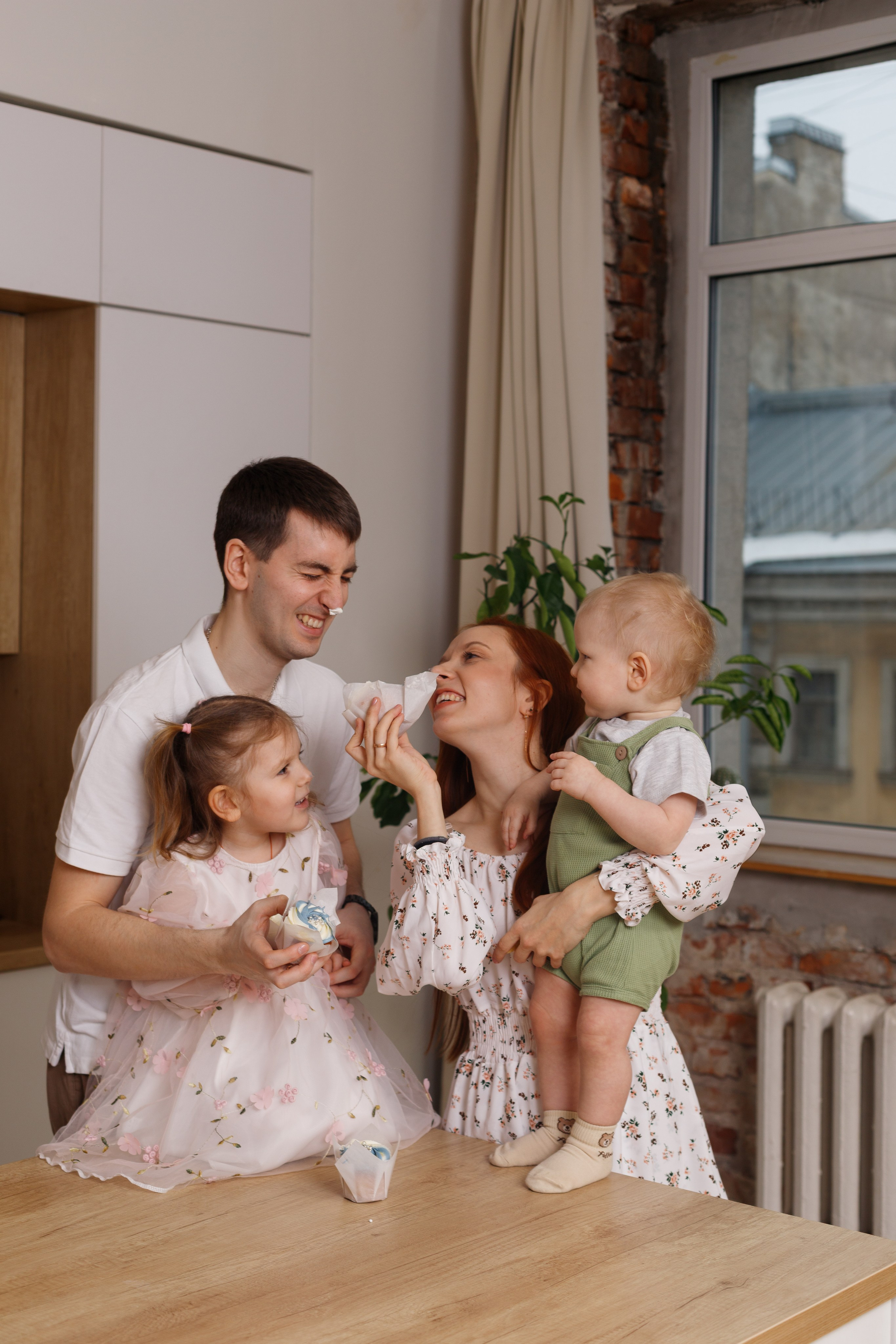 Семейная фотосессия в Санкт-Петербурге. Фотосессии в СПб: семейные, индивидуальные, сертификаты | Фотограф Олег Величко