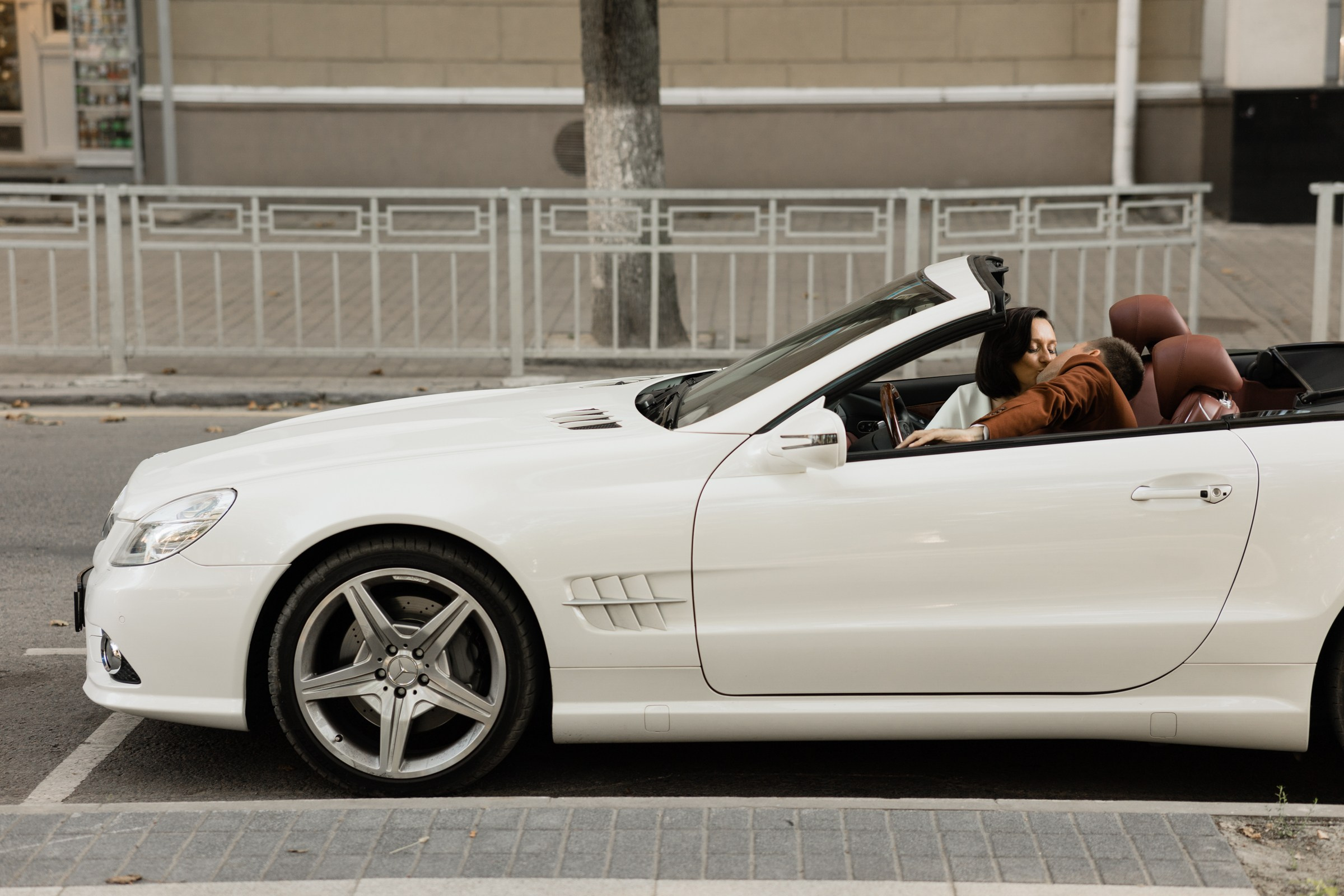 Свадебная фотосессия с кабриолетом. Свадебный фотограф в Воронеже Куколев Илья