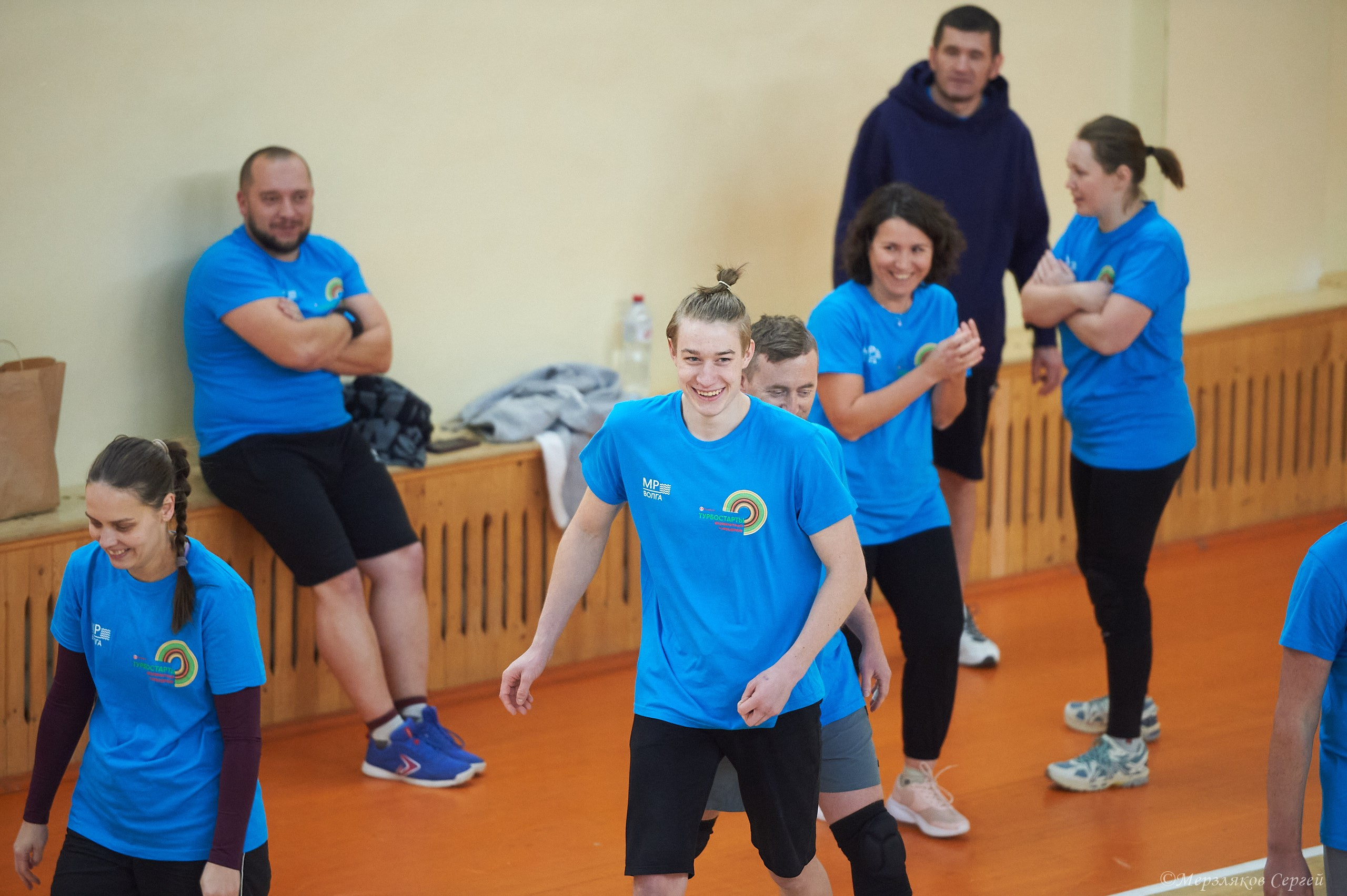 Новогодний турнир по волейболу. Ижевск. 15.12.2023. Спортивный репортажный фотограф в Ижевске Сергей Мерзляков