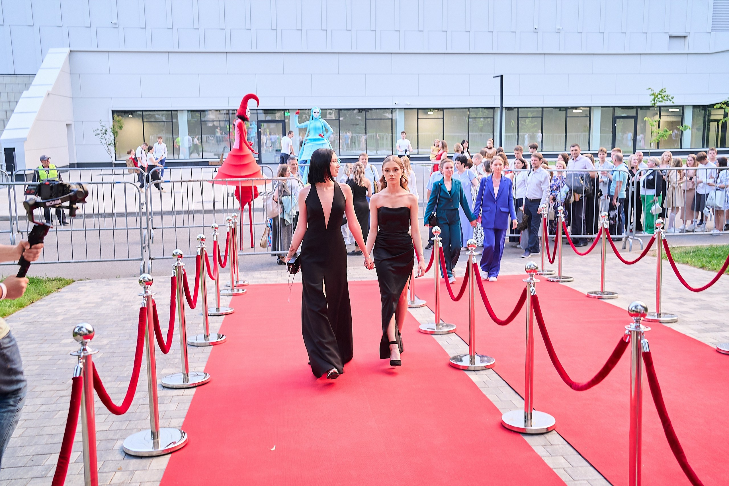 Выпускной 2024 концертный зал Академия ВТБ. Фотограф и Видеограф в Москве. Олег Корушев