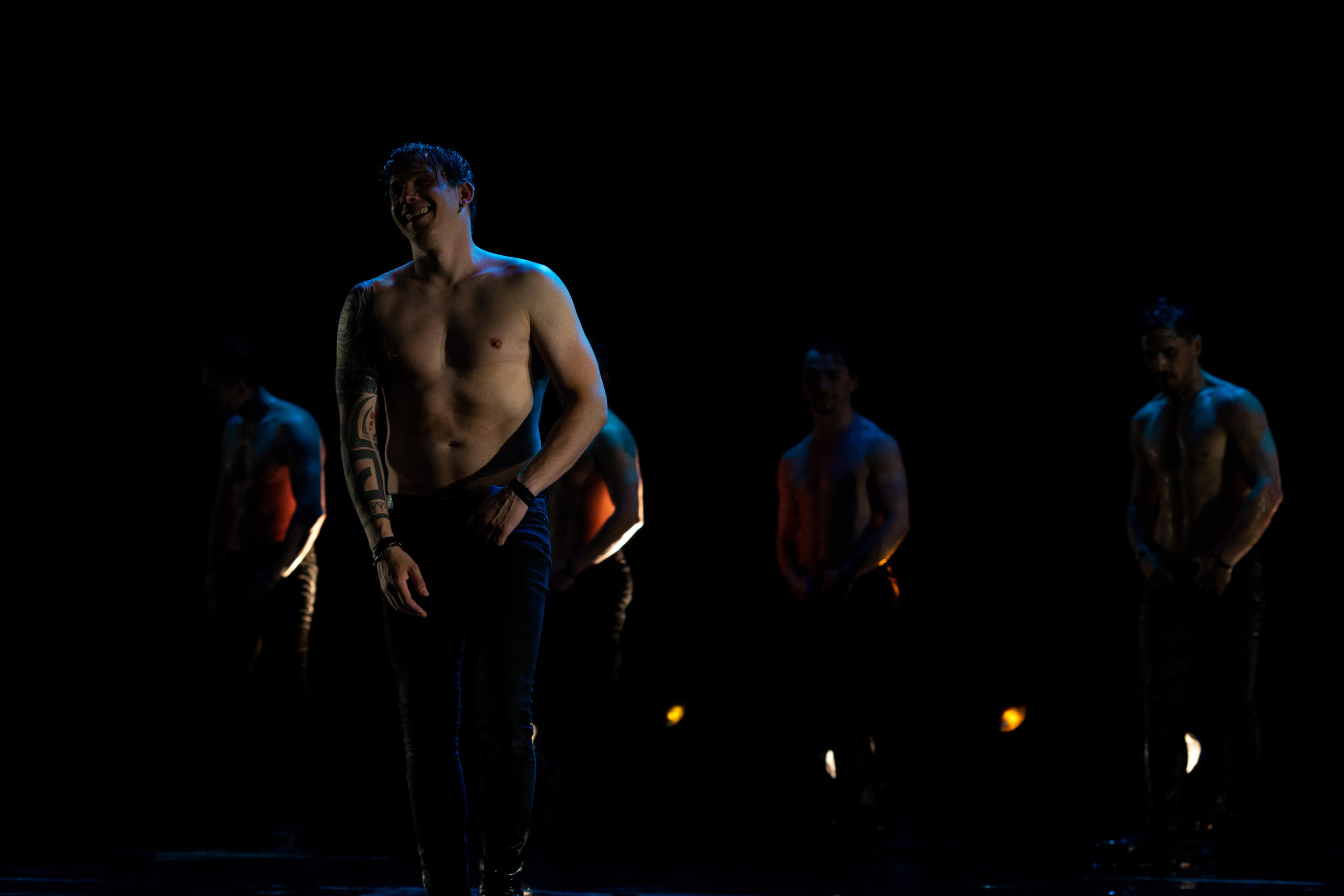 Искушение. Танец под дождём. Фотограф Антонина Свешникова. ВЫПУСКНЫЕ ФОТОКНИГИ для детских садов и школ. Москва, Владимир