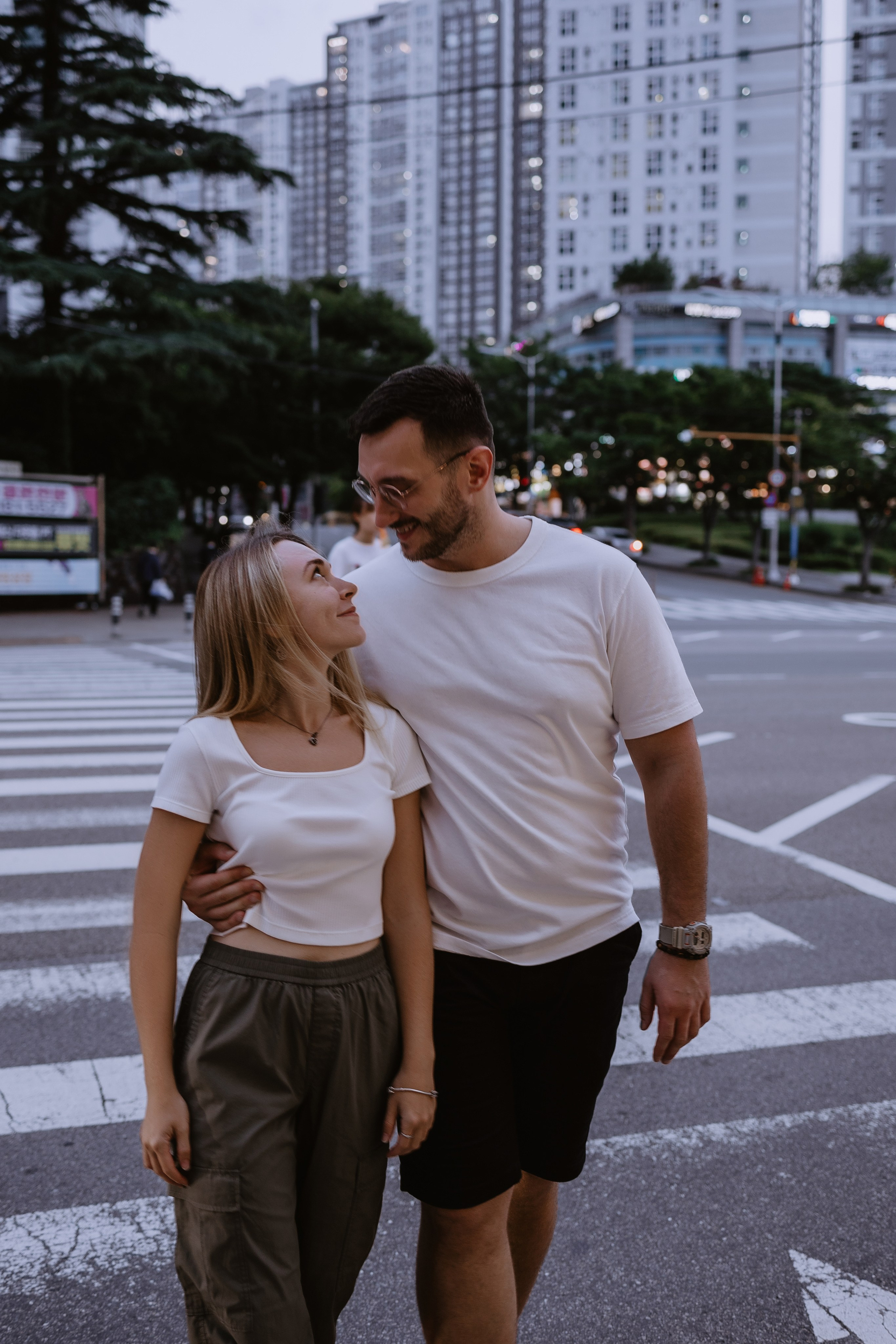 Вечерняя прогулка в городе Пусан. ВАШ ФОТОГРАФ В ПУСАНЕ (Южная Корея) Александра Ануфрий