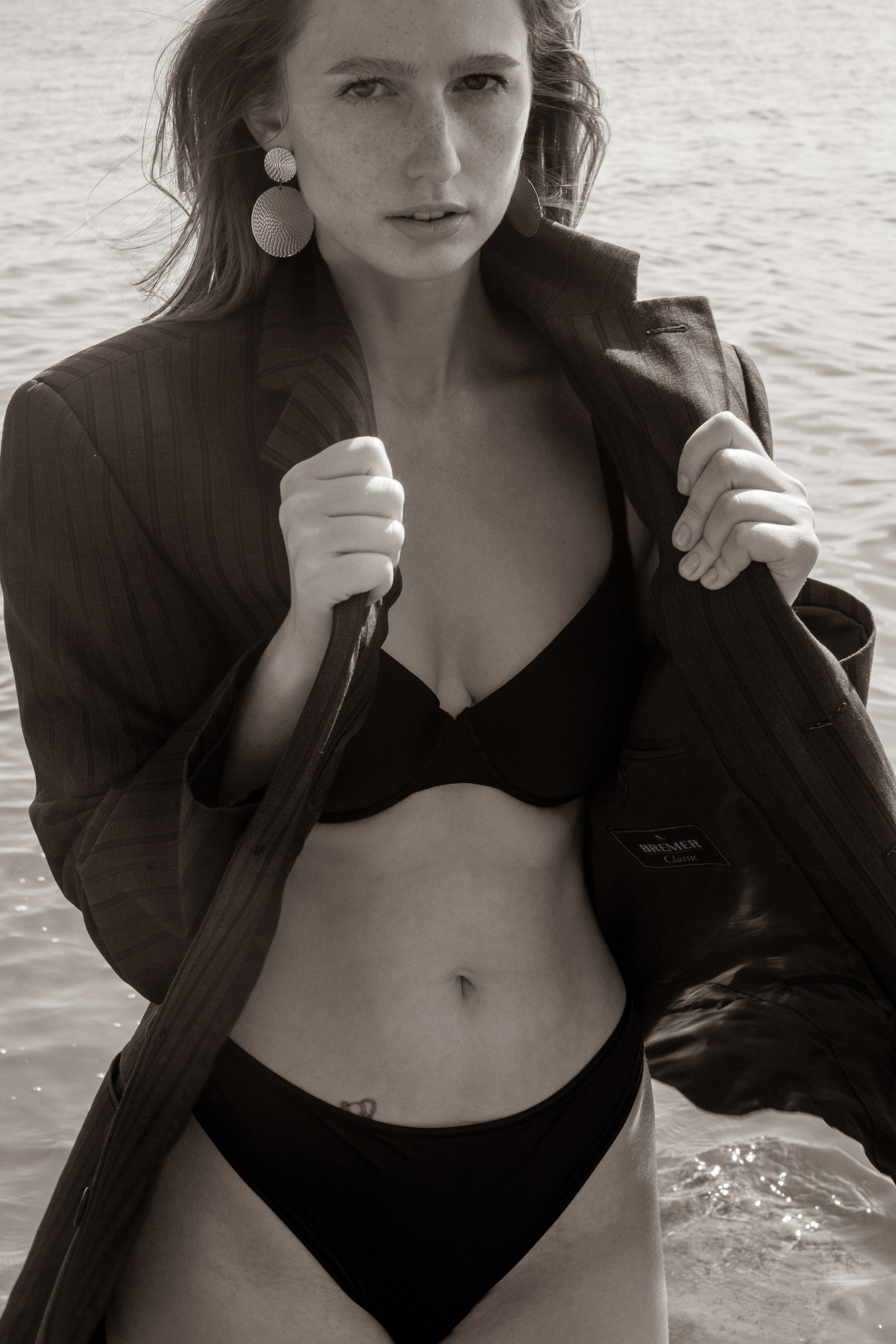 Фотосессия в яркий солнечный день на берегу .Екатеринбург. Автор фотограф: Додров. Ph: dodrov.