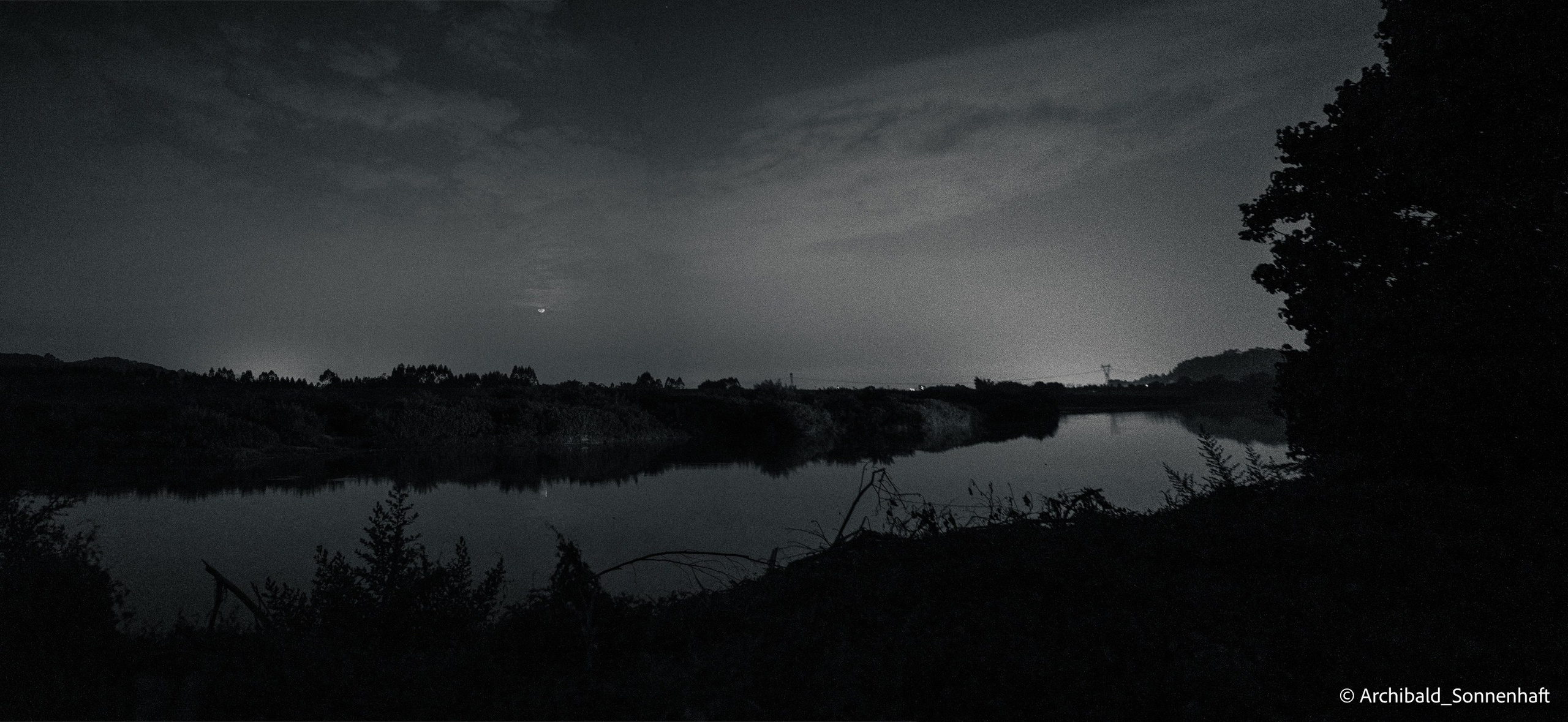 Weekend kayaking trip. Photographer in Guangzhou, China. Archibald Sonnenhaft