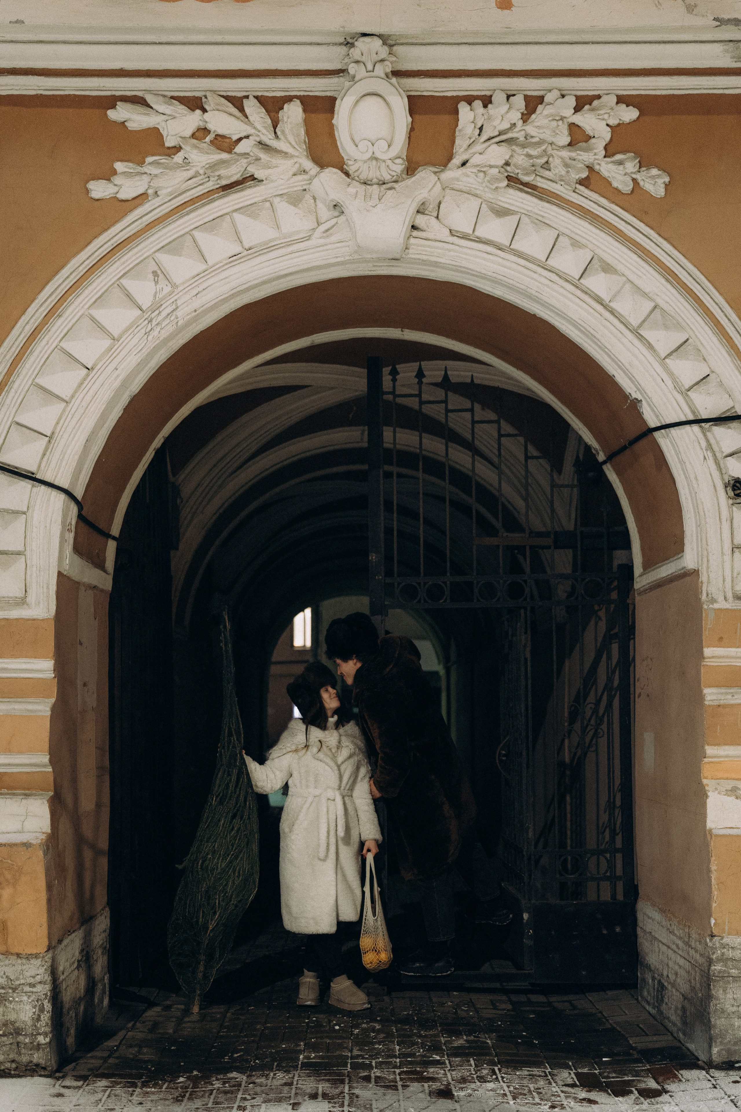 НОВОГОДНЯЯ ПРОГУЛКА ПАРЫ ПО ЧЕРНЫШЕВСКОЙ ПЕРЕД НОВЫМ ГОДОМ. Профессиональный фотограф, Санкт-Петербург — Виктория Богомолова