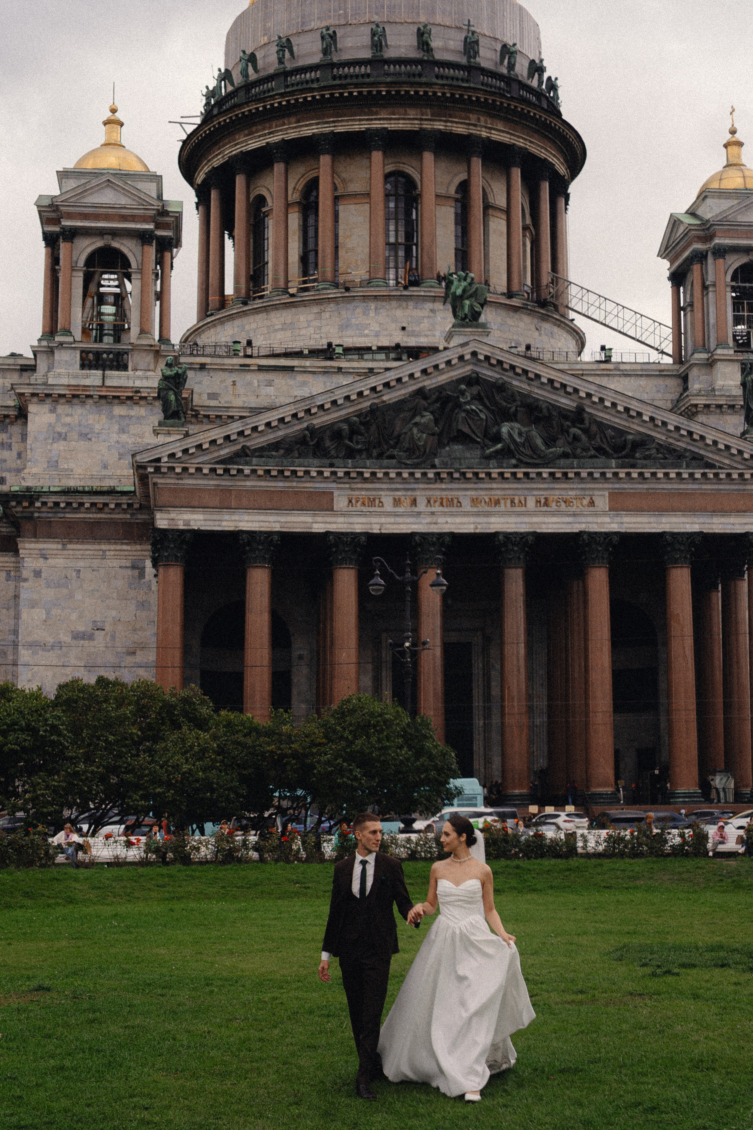 СВАДЕБНАЯ ПРОГУЛКА В САНТК-ПЕТЕРБУРГЕ (ИСАКИЕВСКИЙ СОБОР, ЗИМНЯЯ КАНАВКА, ЭРМИТАЖ И БОЛЬШАЯ МОРСКАЯ УЛИЦА). Профессиональный фотограф, Санкт-Петербург — Виктория Богомолова
