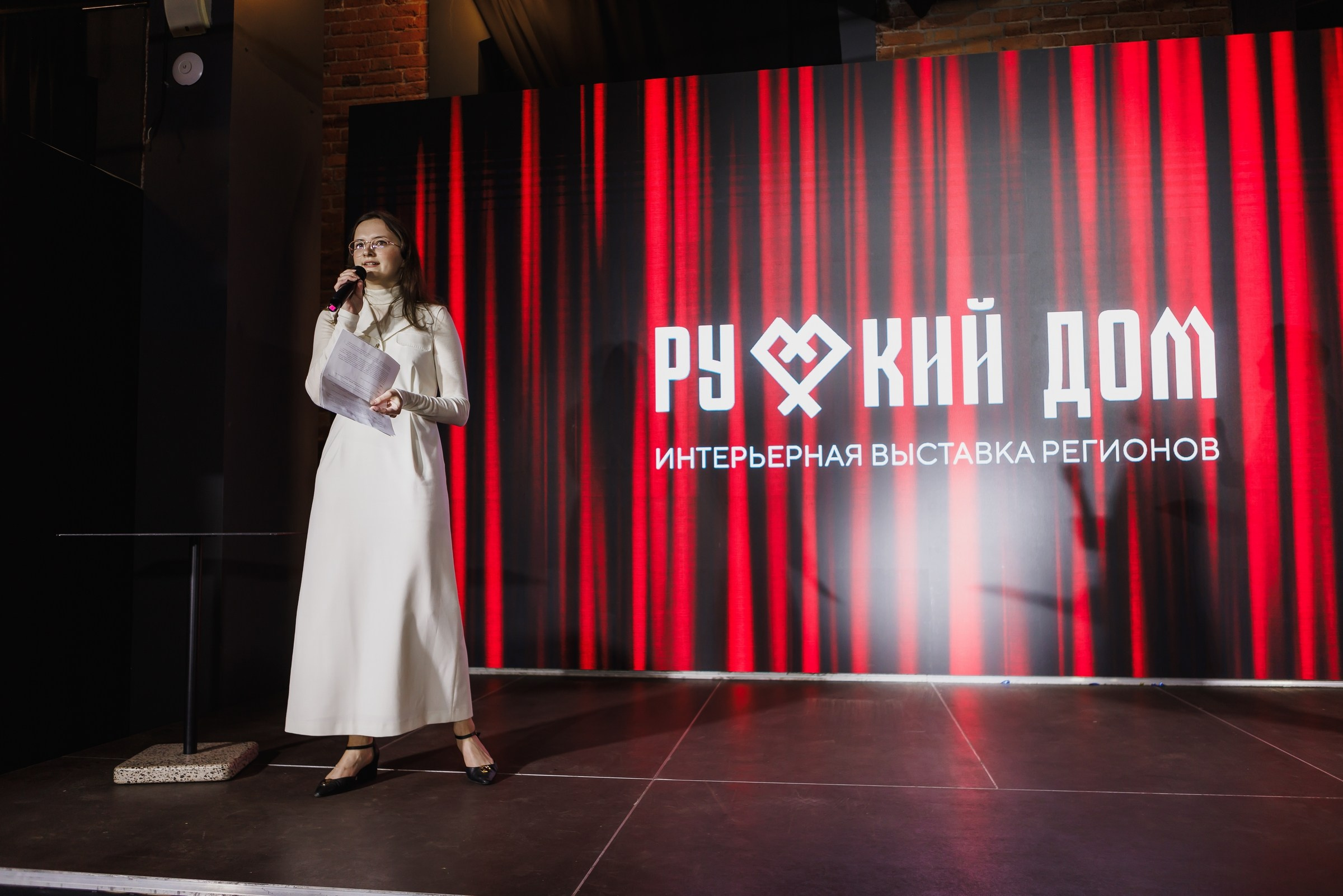 Фотоочёт работы интерьерной выставки «Русский дом». Фотограф на выставку в Москве