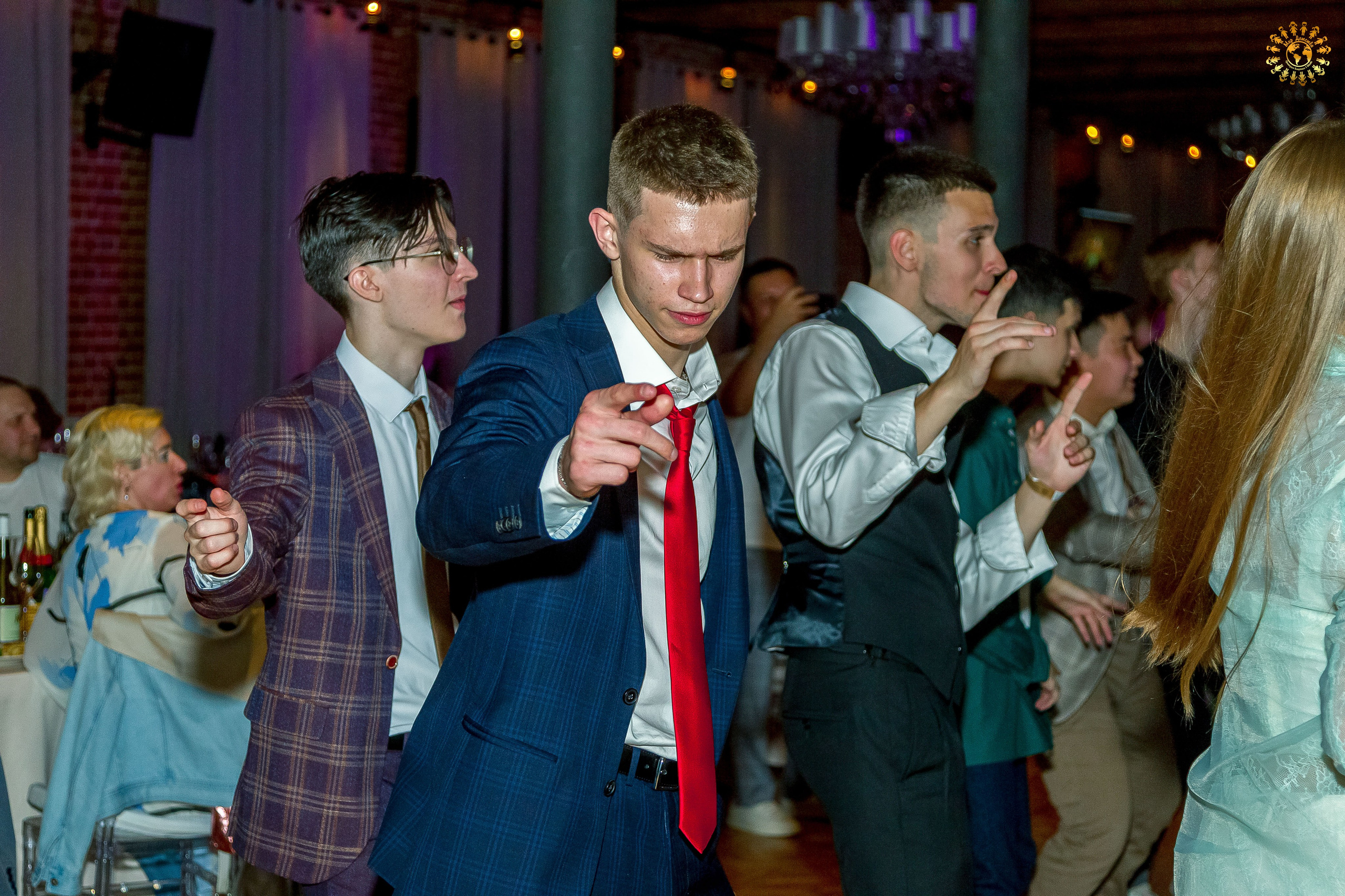 Выпускной 2023 (11-е классы) клуб «Джаггер», Москва. Репортажная съемка в Москве и области. Анималистика