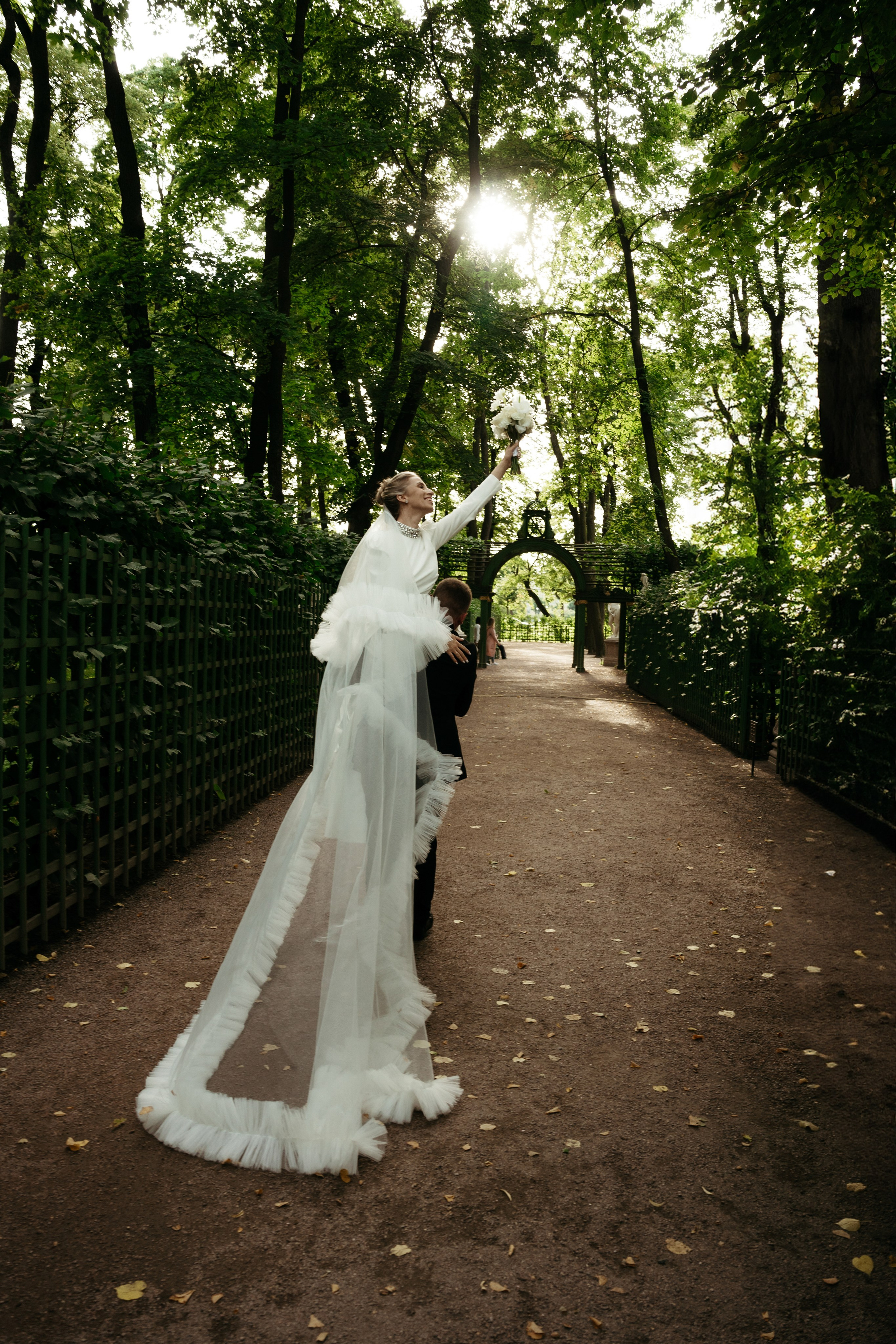 Однажды в летнем саду. Свадебный фотограф в Петербурге Таша Вайб