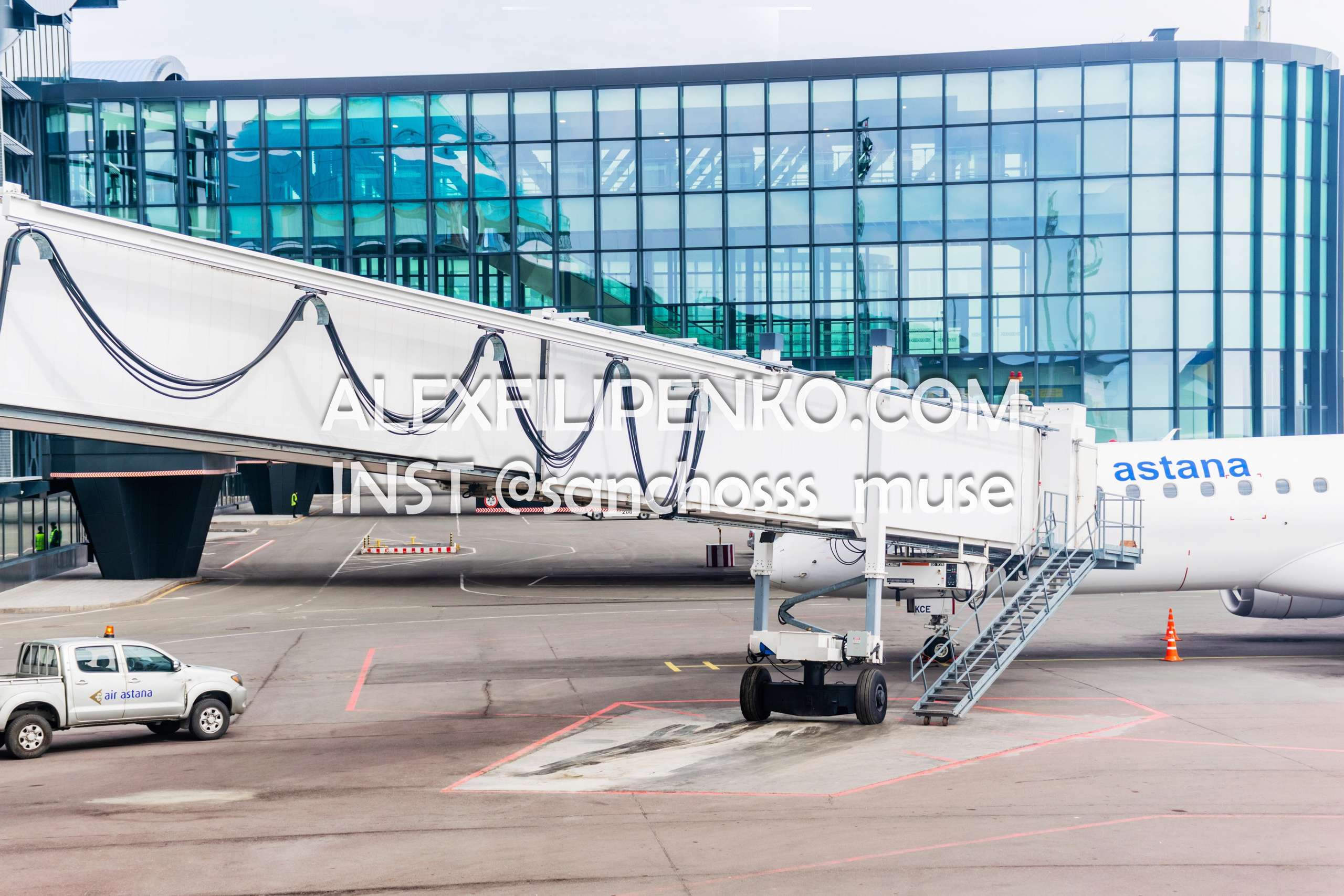 Фотосъемка для рекламного оператора MYD Production в Аэропорту Астаны. Фотограф интерьера недвижимости и архитектуры в Астане