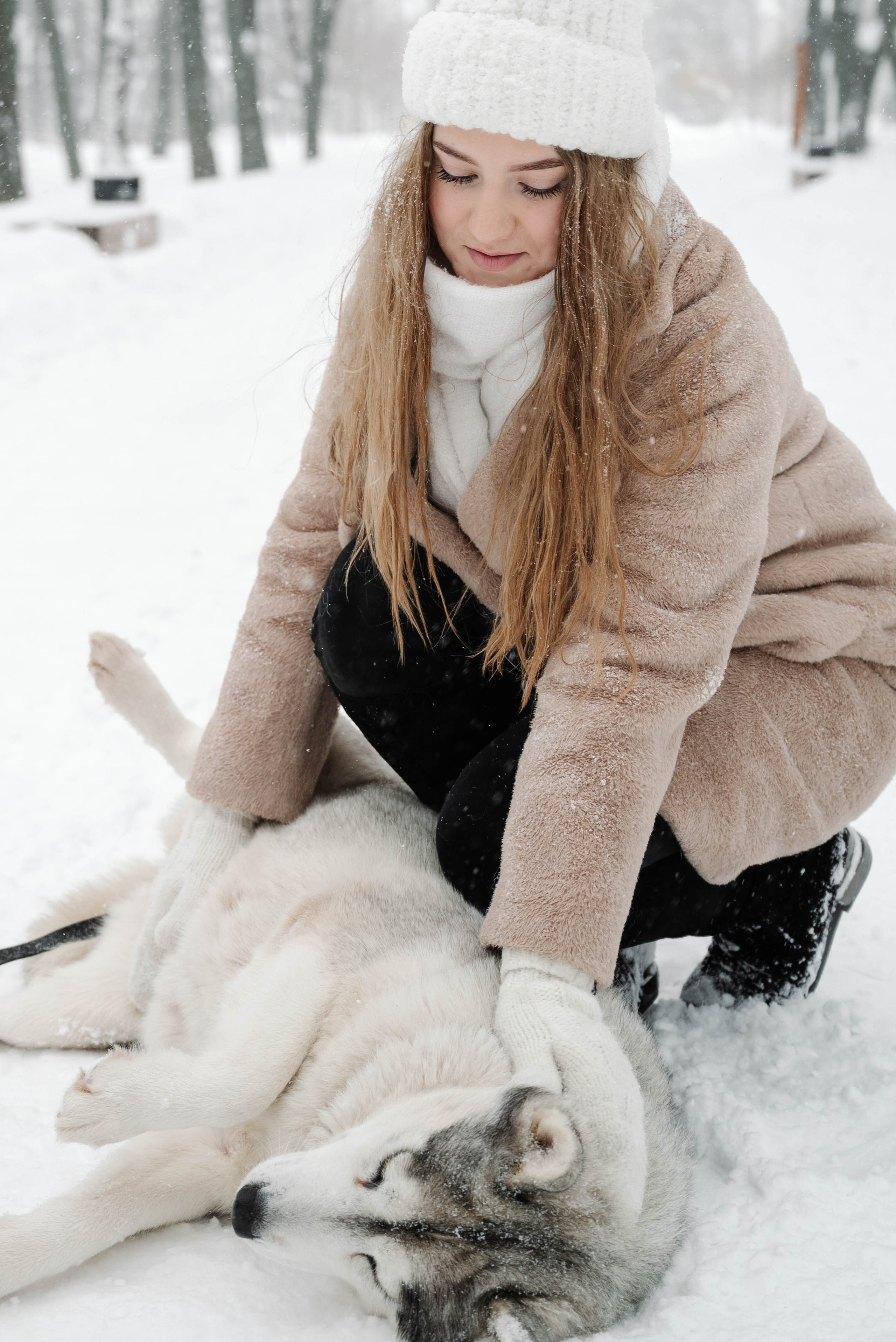 Маша с двумя хаски в снегу. Свадебный и портретный фотограф в Липецке Юлия Свит