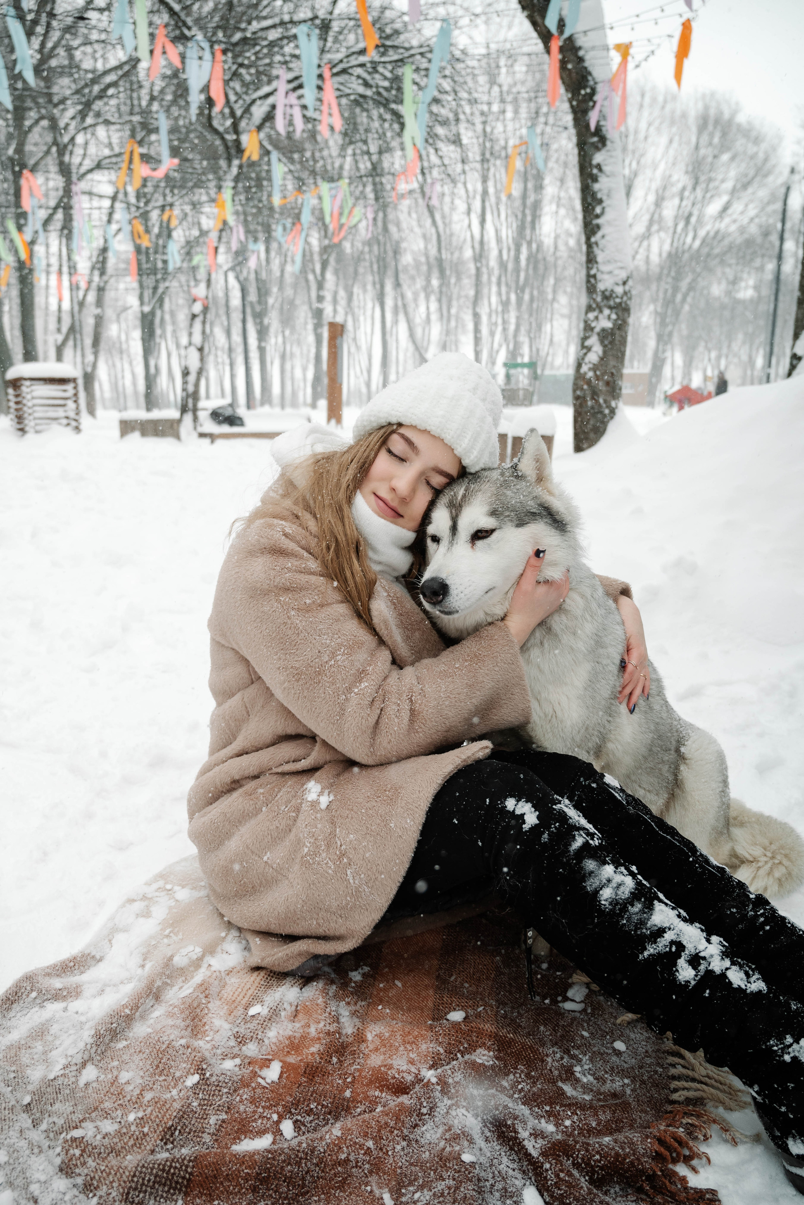 Маша с двумя хаски в снегу. Свадебный и портретный фотограф в Липецке Юлия Свит