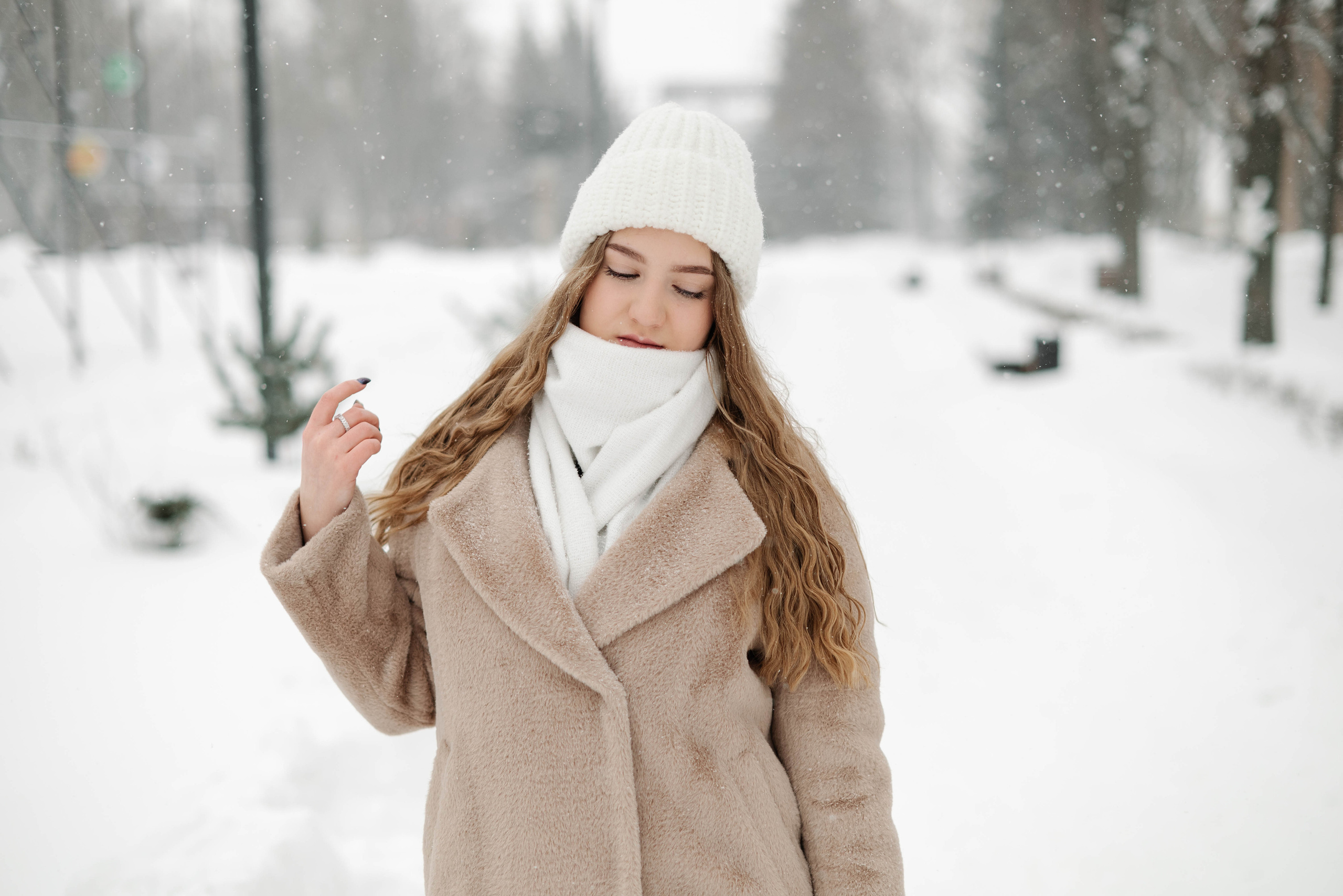 Маша с двумя хаски в снегу. Свадебный и портретный фотограф в Липецке Юлия Свит