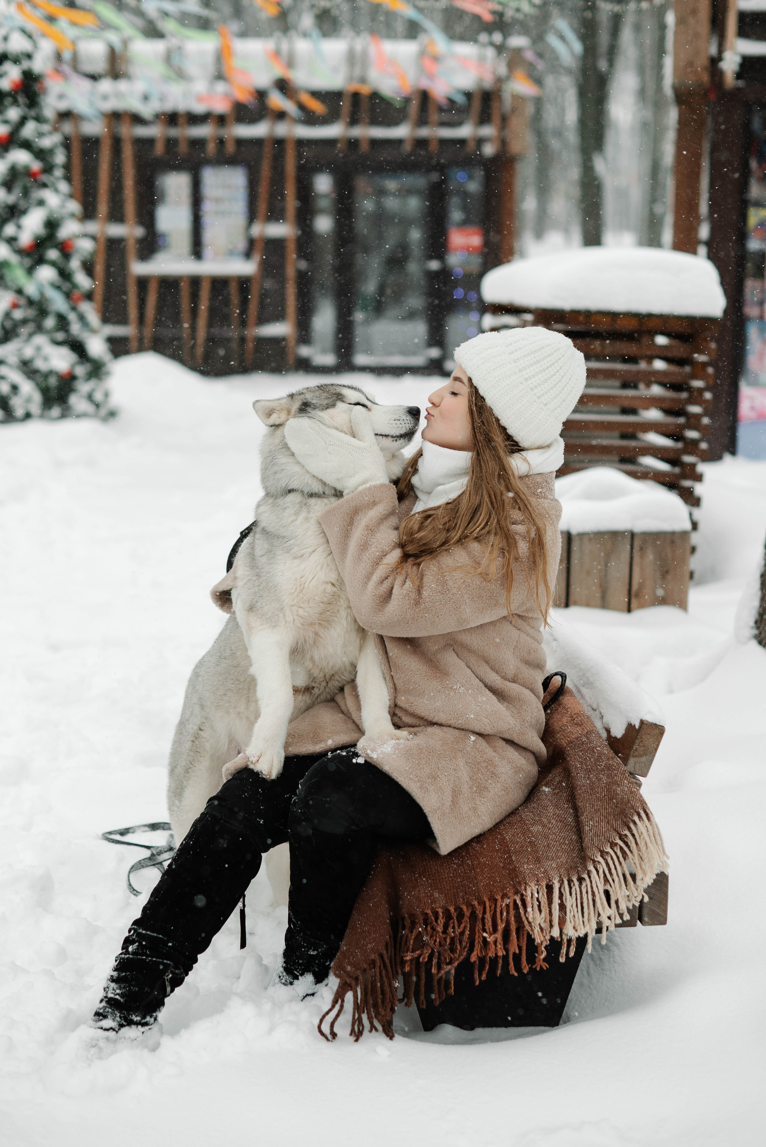 Маша с двумя хаски в снегу. Свадебный и портретный фотограф в Липецке Юлия Свит