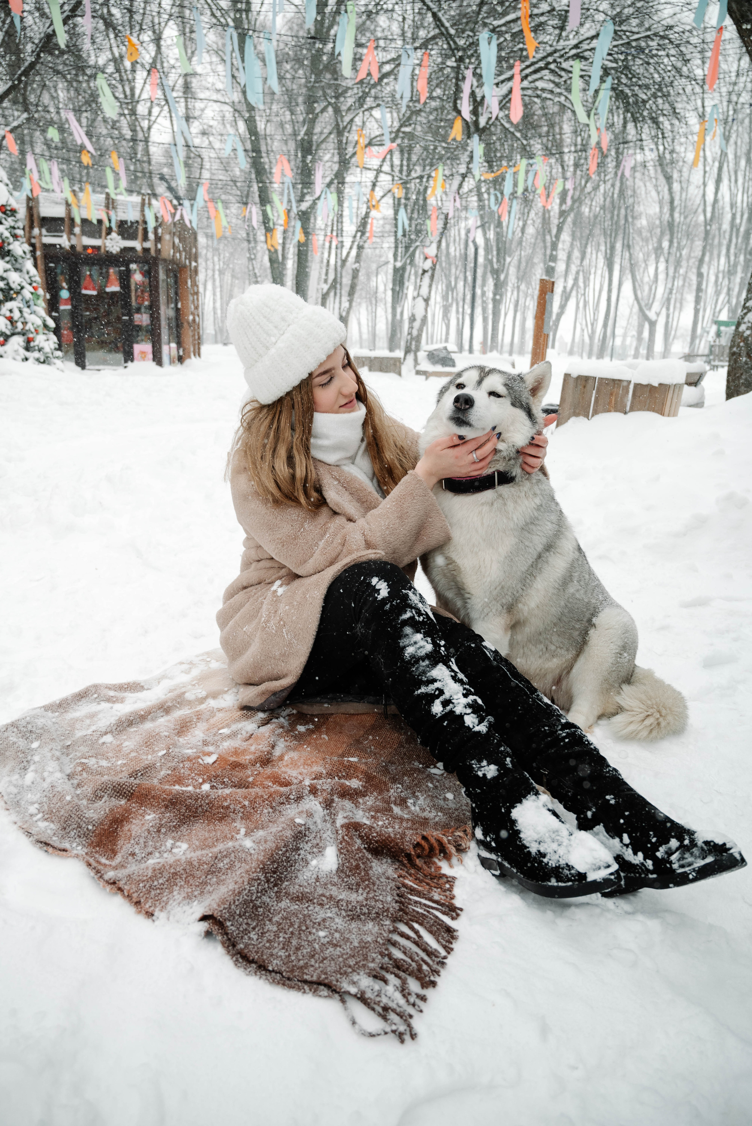 Маша с двумя хаски в снегу. Свадебный и портретный фотограф в Липецке Юлия Свит