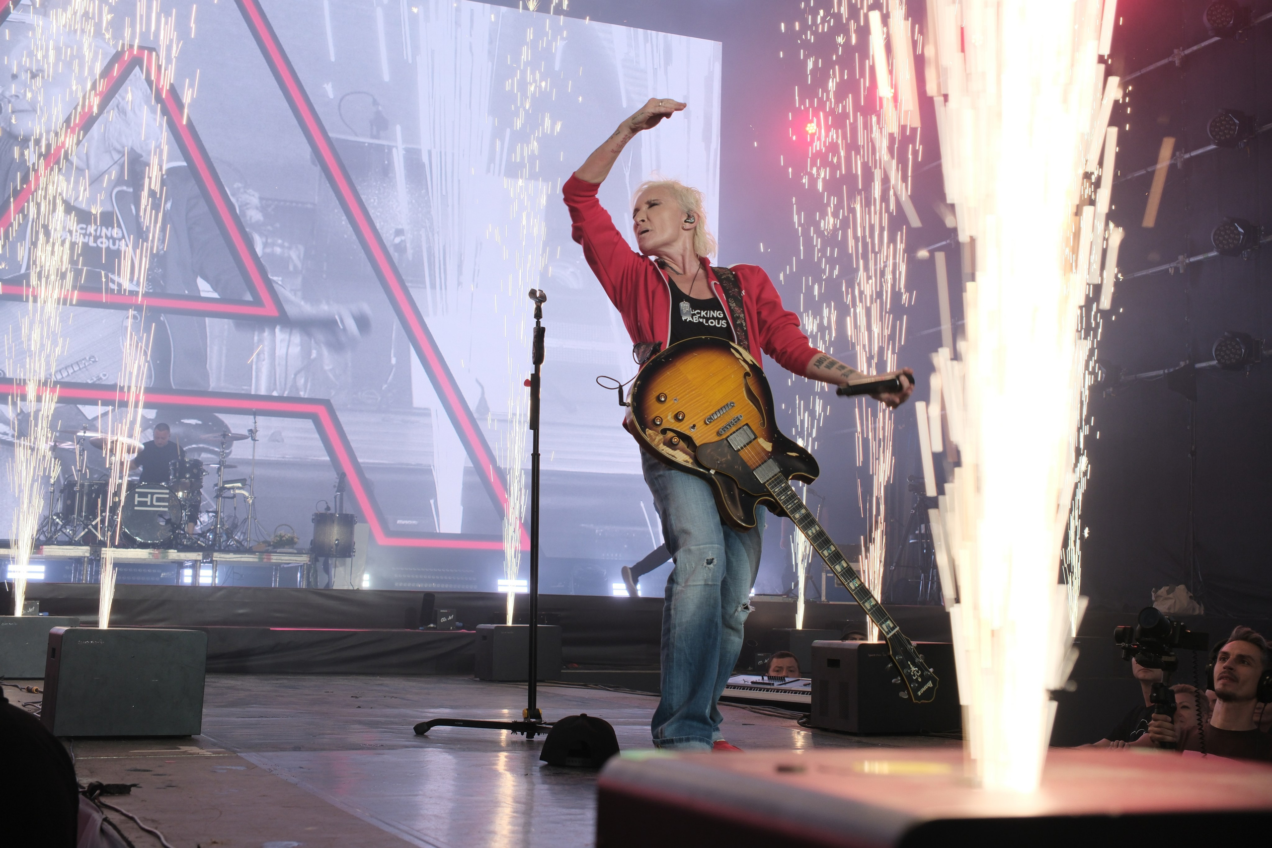 Диана Арбенина (группа «Ночные снайперы») — Москва, МТС Live Лето 2024. RedGeek - блогер и стручњак за образовање и ИТ Кирил Ситнов