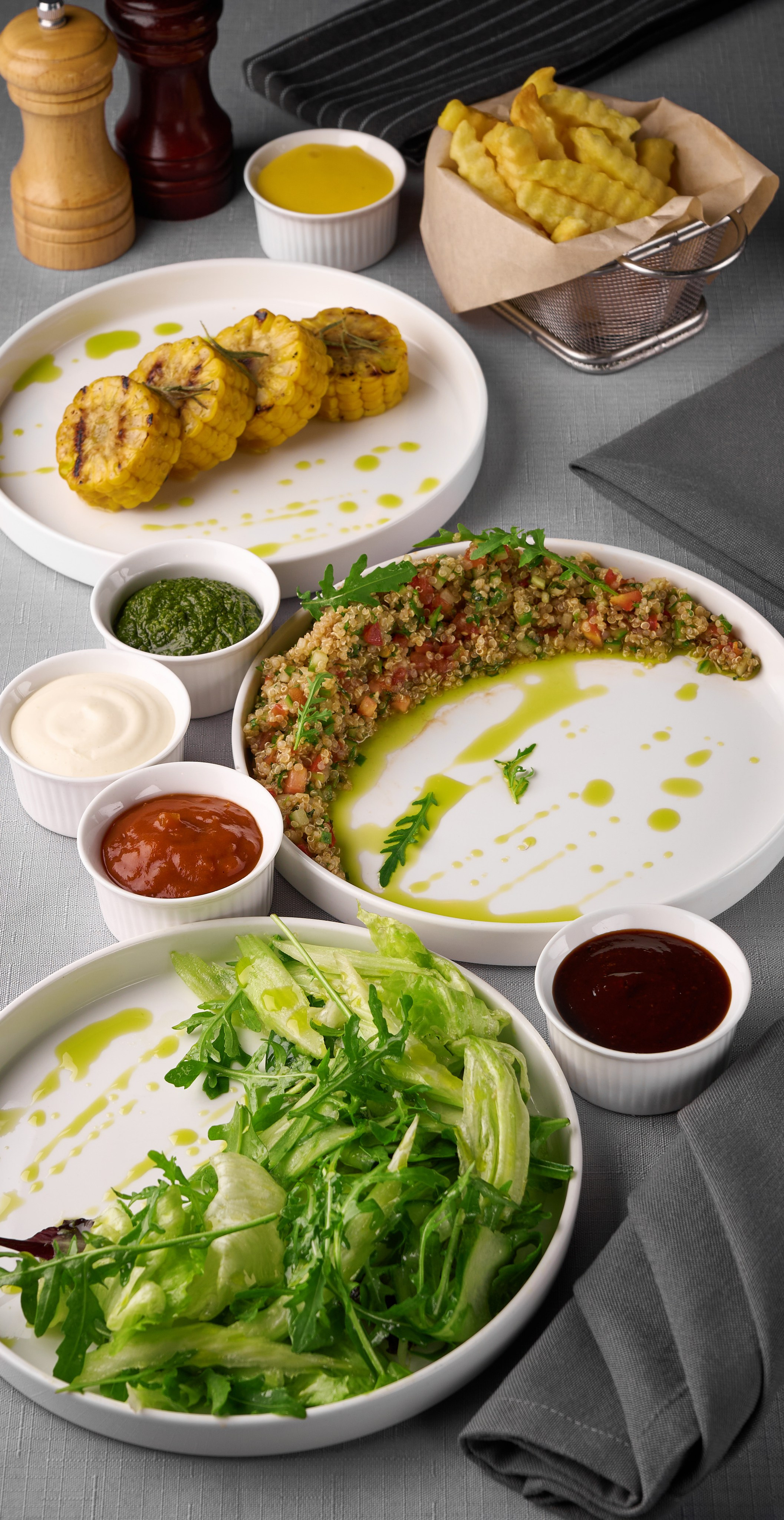 Фотосъёмка гарниров и закусок для меню ресторана, несколько позиций в одном кадре, композиция под широкий формат разворота