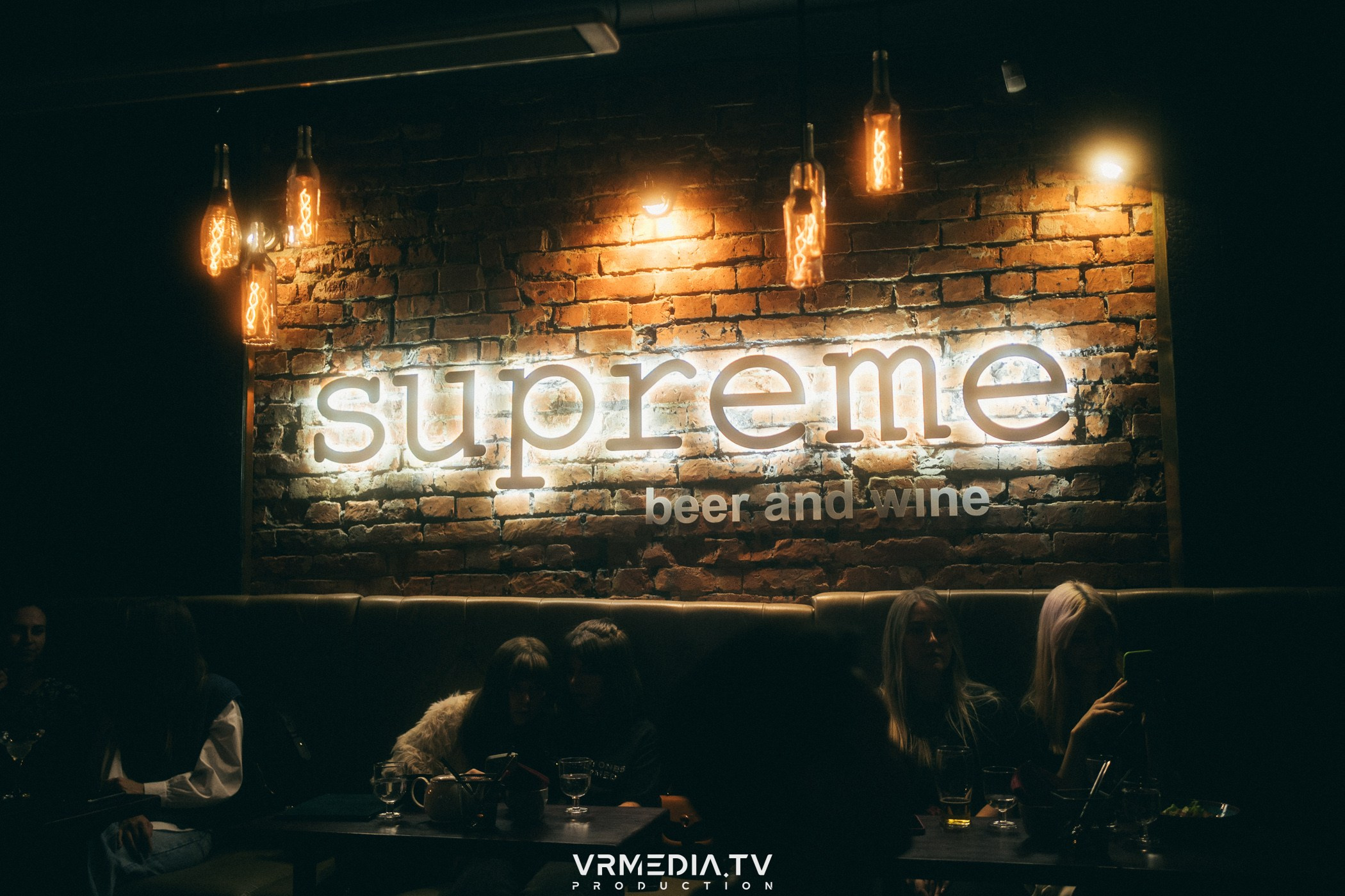 Art Talk с Pandora Secret в баре «Supreme»