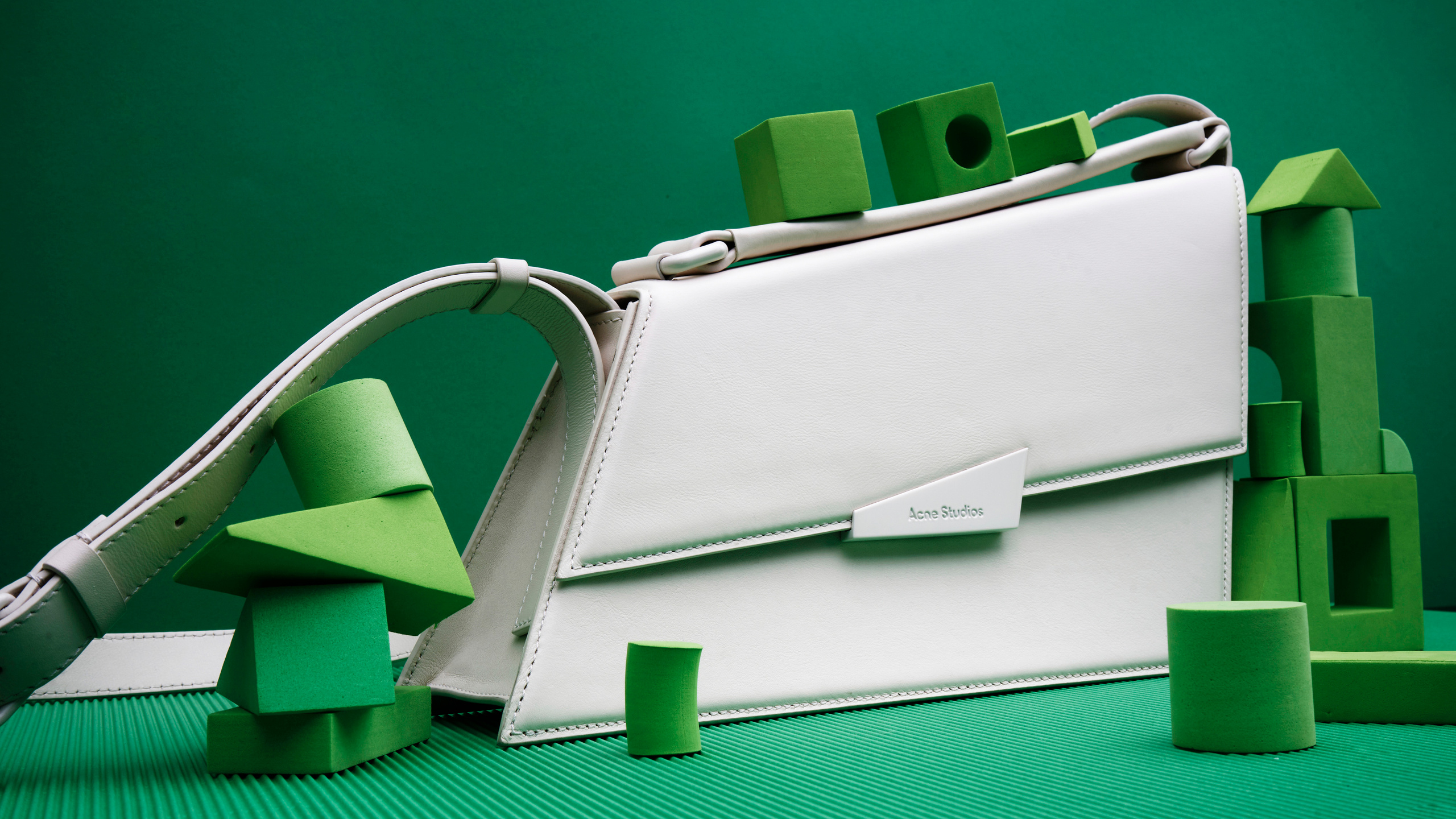 THE CULTT. Креативный продюсер / сет—дизайнер