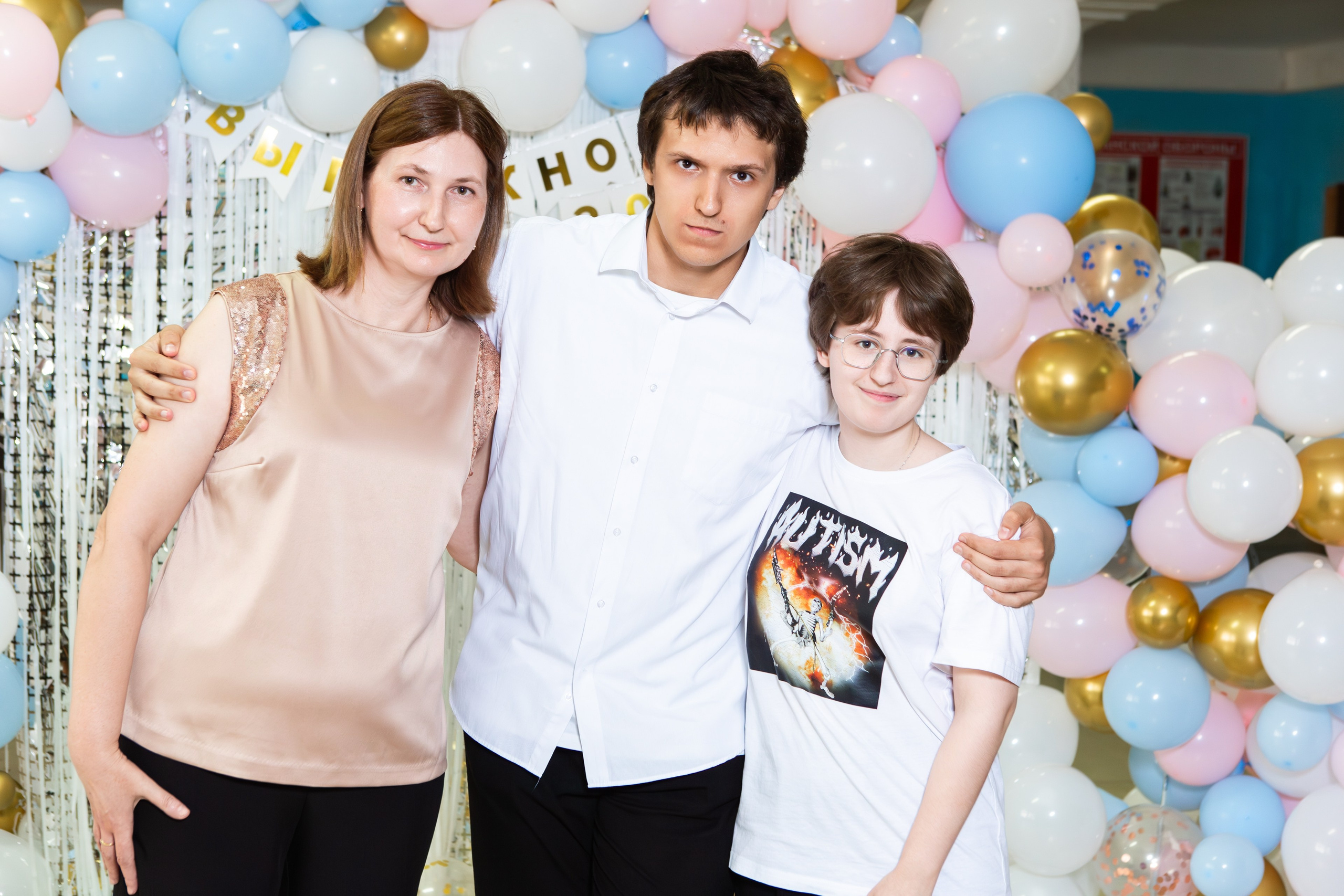 ФОТОСЕССИЯ С РОДИТЕЛЯМИ ВЫПУСКНОЙ 2025 9 ШКОЛА Г.МЦЕНСК. Профессиональный фотограф в Мценске и Орловской области