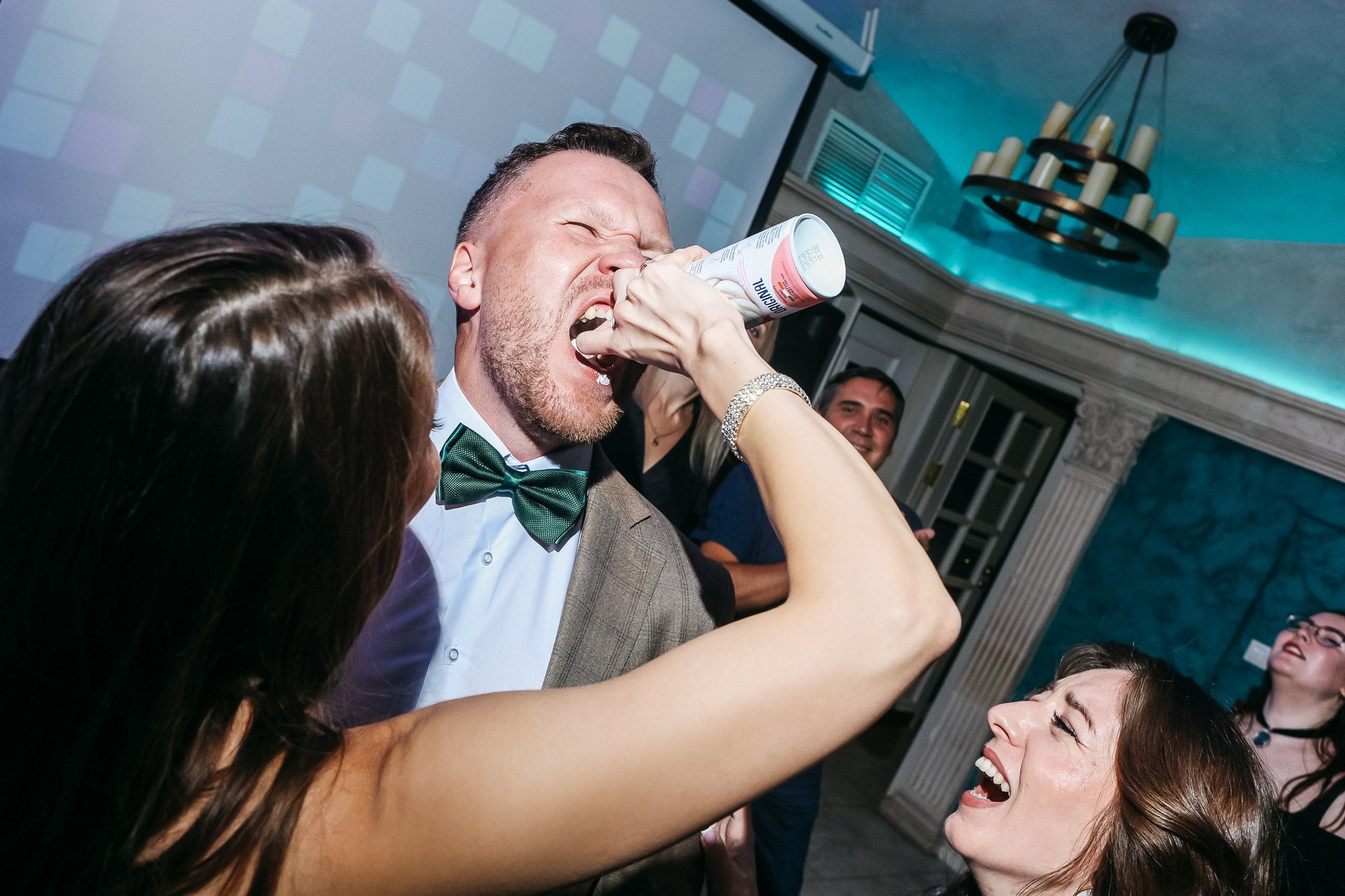 Внимательный свадебный фотограф Питер