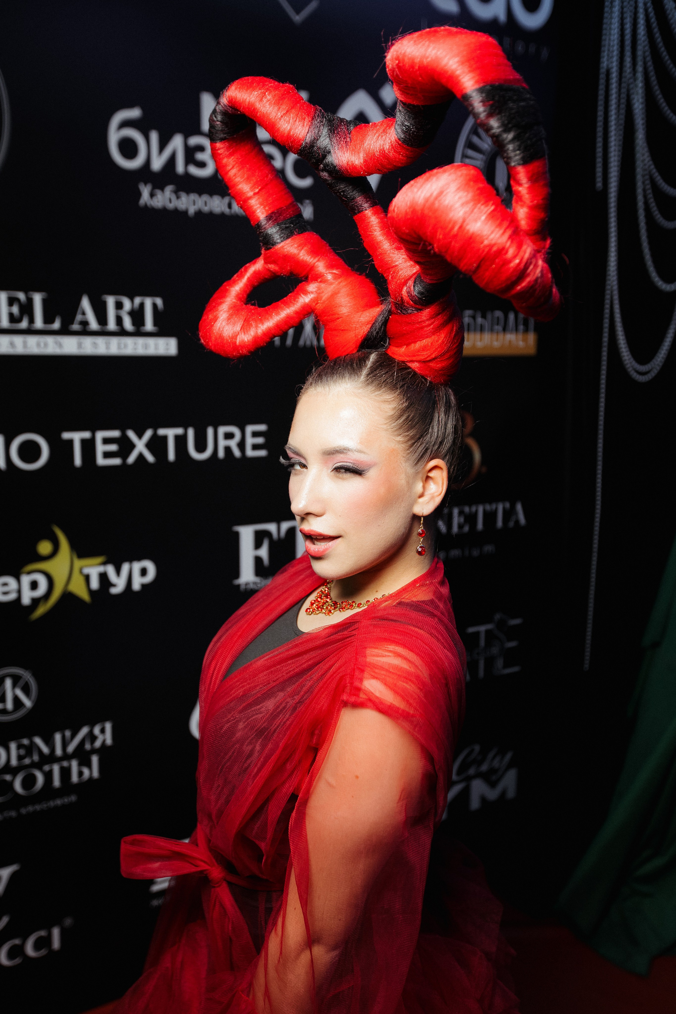 ФЭШН КОНФА. СВОИ. ФОТООТЧЕТЫ-СОБЫТИЯ-МЕСТА