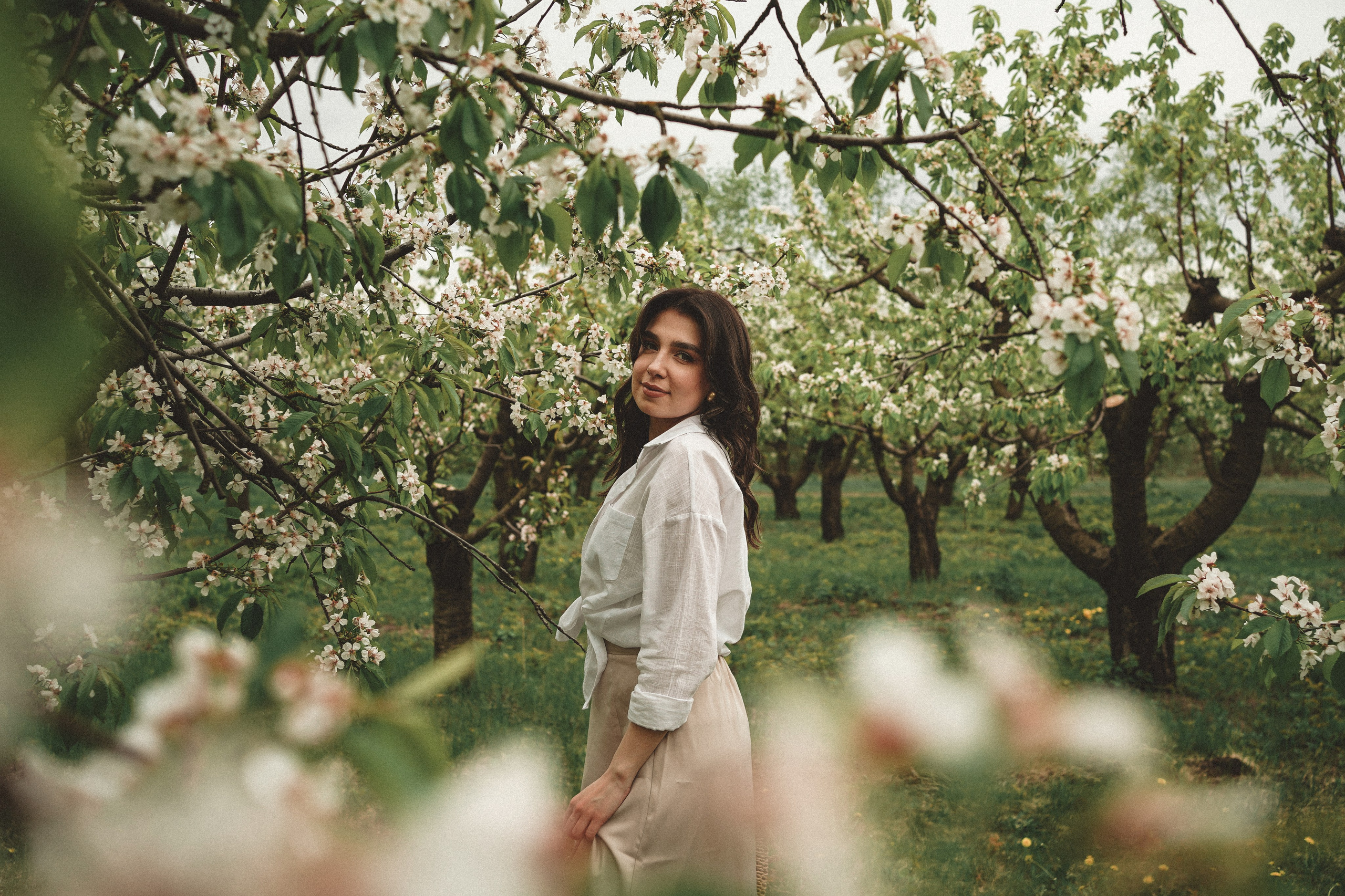Фотосессия в цветущем саду в пос. Мускатный. Фотограф Ростов-на-Дону. Свадебный фотограф в Ростове-на-Дону. Таинство Крещения и Венчания, семейные фотосессии. Алёна Чёботова