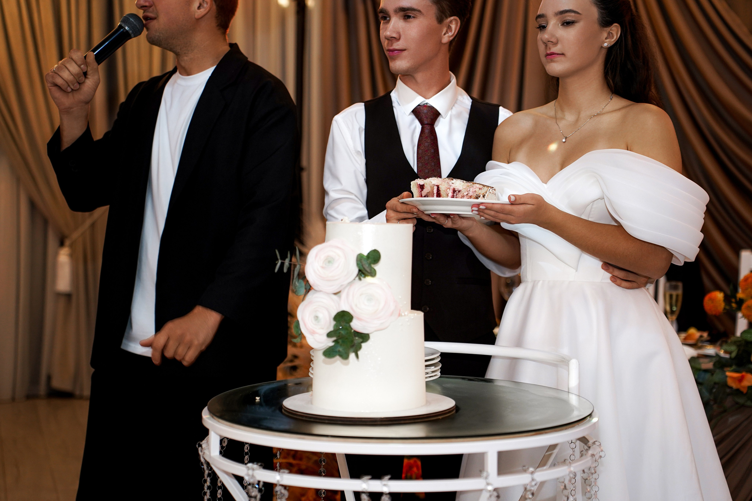 Свадебный банкет в беседке. Свадебный фотограф в Ростове-на-Дону. Таинство Крещения и Венчания, семейные фотосессии. Алёна Чёботова